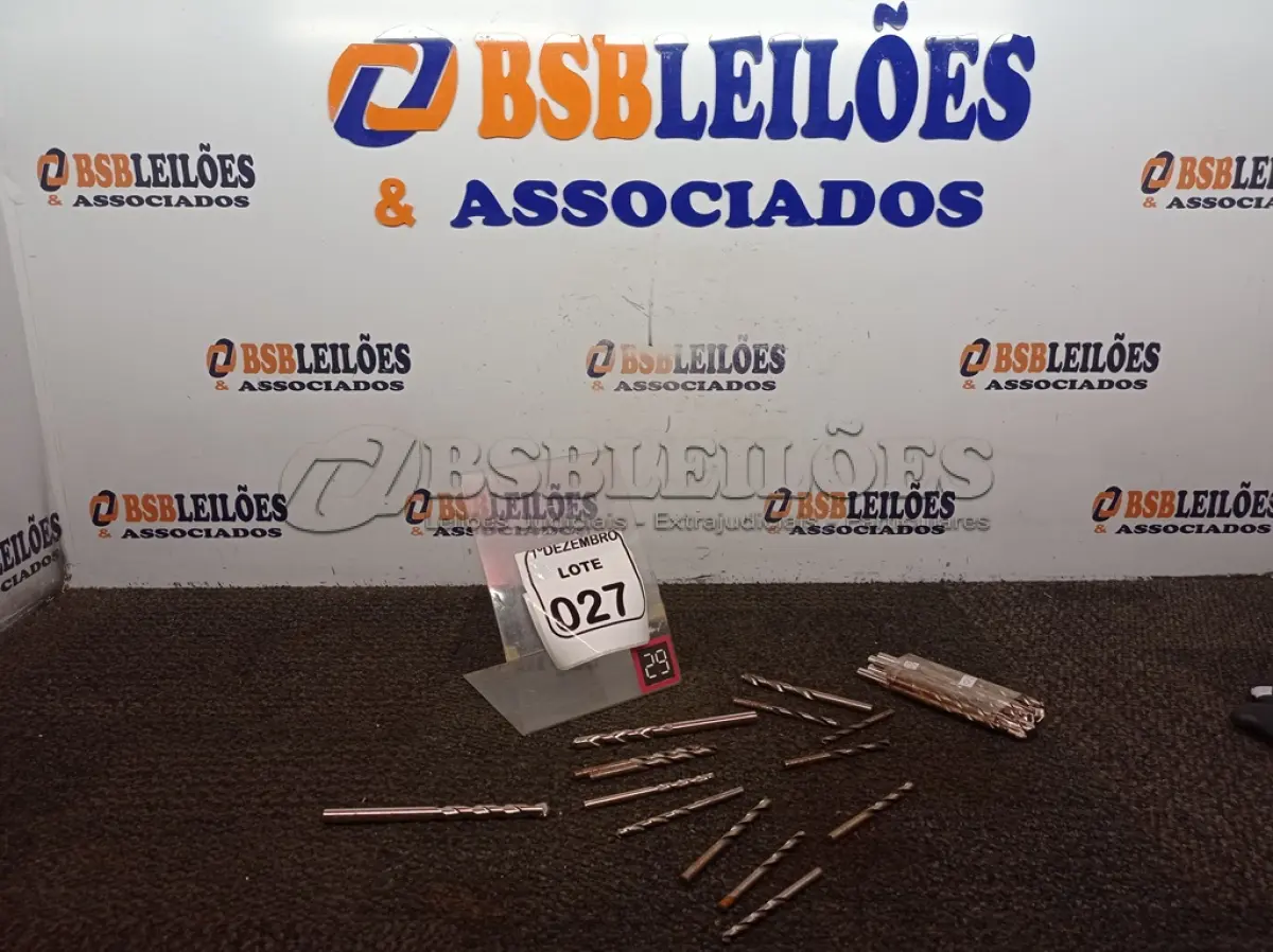 LOTE 027 - 01 LOTE C/APROXIMADAMENTE 20 BROCAS MODELOS DIVERSOS. (NO ESTADO) ATENÇÃO! FAZER A VISITAÇÃO ANTES DE ARREMATAR, NÃO SABEMOS SE FUNCIONA. LEILÃO NÃO TEM GARANTIA E NEM DEVOLUÇÃO, SUJEITO A POSSÍVEIS AVARIAS VISÍVEIS/OCULTAS E/OU AUSÊNCIA DE COMPONENTES.