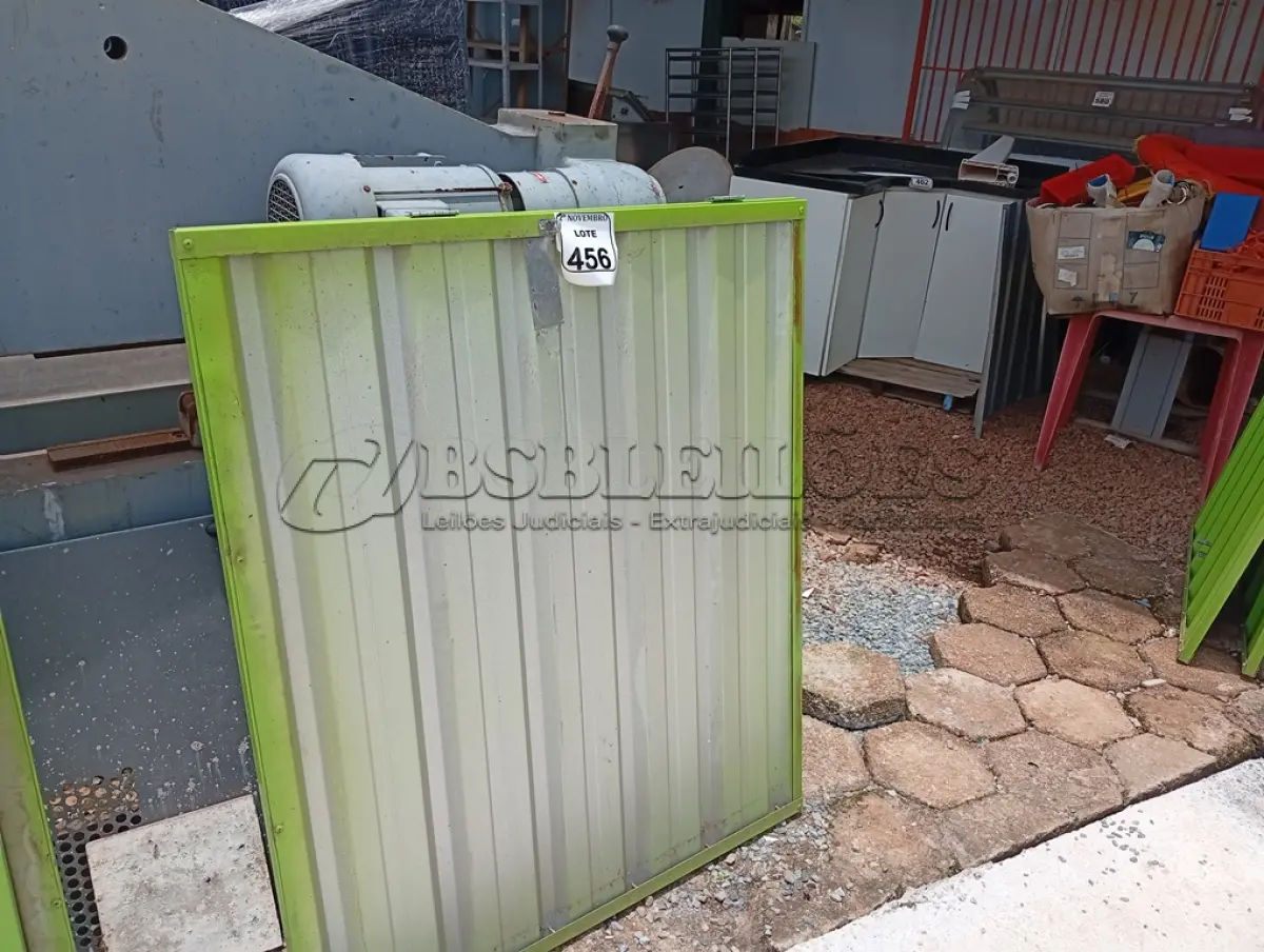 LOTE 456 - 02 PORTAS NA COR VERDE MEDINDO 1,00X16 COMPRIMENTO, 98 DE LARGURA.NA COR AZUL. (NO ESTADO) ATENÇÃO! FAZER A VISITAÇÃO ANTES DE ARREMATAR, NÃO SABEMOS SE FUNCIONA. LEILÃO NÃO TEM GARANTIA E NEM DEVOLUÇÃO, SUJEITO A POSSÍVEIS AVARIAS VISÍVEIS/OCULTAS E/OU AUSÊNCIA DE COMPONENTES.