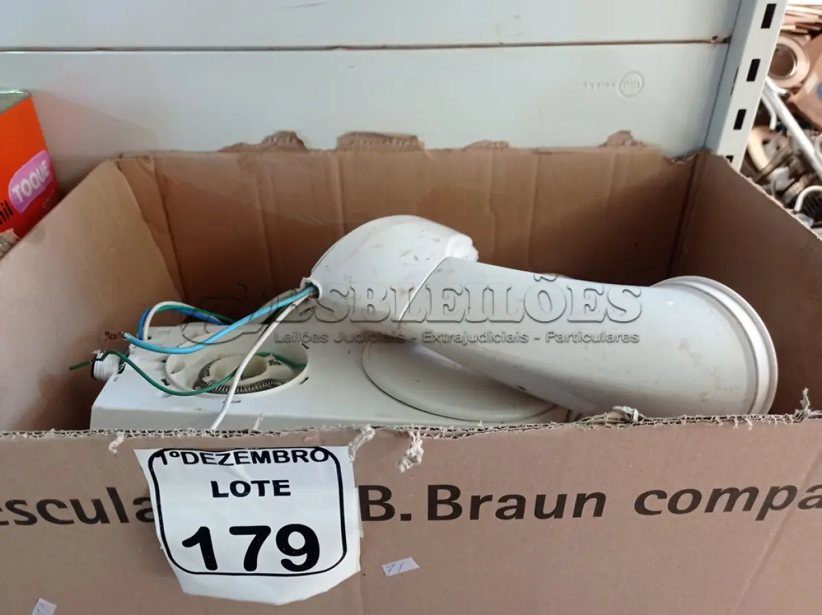 LOTE 179 - 01 LOTE C/VÁRIOS CHUVEIROS MARCAS E MODELOS DIVERSOS. (NO ESTADO) ATENÇÃO! FAZER A VISITAÇÃO ANTES DE ARREMATAR, NÃO SABEMOS SE FUNCIONA. LEILÃO NÃO TEM GARANTIA E NEM DEVOLUÇÃO, SUJEITO A POSSÍVEIS AVARIAS VISÍVEIS/OCULTAS E/OU AUSÊNCIA DE COMPONENTES.