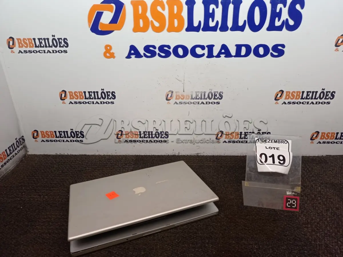 LOTE 019 - 01 MACBOOK PRO MARCA APPLE. (NO ESTADO) ATENÇÃO! FAZER A VISITAÇÃO ANTES DE ARREMATAR, NÃO SABEMOS SE FUNCIONA. LEILÃO NÃO TEM GARANTIA E NEM DEVOLUÇÃO, SUJEITO A POSSÍVEIS AVARIAS VISÍVEIS/OCULTAS E/OU AUSÊNCIA DE COMPONENTES.