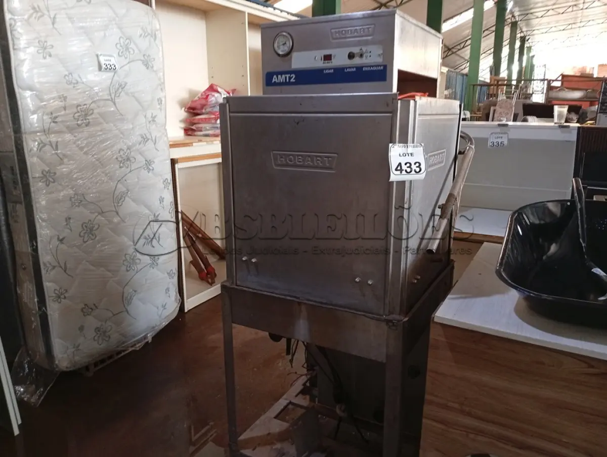 LOTE 433 - 01 LAVA-LOUÇAS INDUSTRIAL EM INOX MARCA HOBART (NO ESTADO) ATENÇÃO! FAZER A VISITAÇÃO ANTES DE ARREMATAR, NÃO SABEMOS SE FUNCIONA. LEILÃO NÃO TEM GARANTIA E NEM DEVOLUÇÃO, SUJEITO A POSSÍVEIS AVARIAS VISÍVEIS/OCULTAS E/OU AUSÊNCIA DE COMPONENTES.