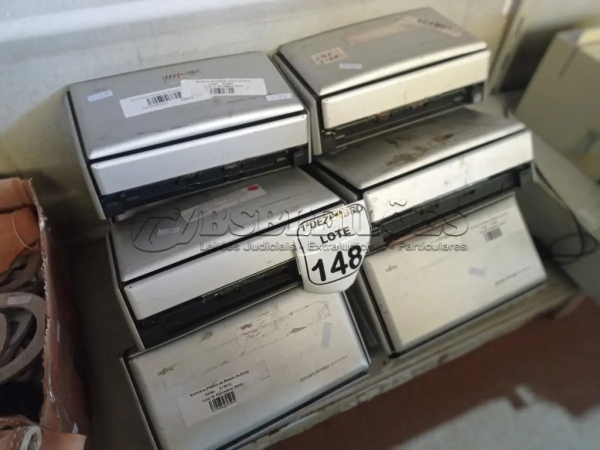 LOTE 148 - 08 SCANNER’S MARCA FUJITSU. (NO ESTADO) ATENÇÃO! FAZER A VISITAÇÃO ANTES DE ARREMATAR, NÃO SABEMOS SE FUNCIONA. LEILÃO NÃO TEM GARANTIA E NEM DEVOLUÇÃO, SUJEITO A POSSÍVEIS AVARIAS VISÍVEIS/OCULTAS E/OU AUSÊNCIA DE COMPONENTES.