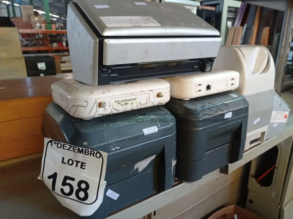 LOTE 158 - 02 IMPRESSORAS DE ETIQUETA MARCA ZEBRA, 02 ROTEADORES E 02 SCANNERS MARCA FUJITSU. (NO ESTADO) ATENÇÃO! FAZER A VISITAÇÃO ANTES DE ARREMATAR, NÃO SABEMOS SE FUNCIONA. LEILÃO NÃO TEM GARANTIA E NEM DEVOLUÇÃO, SUJEITO A POSSÍVEIS AVARIAS VISÍVEIS/OCULTAS E/OU AUSÊNCIA DE COMPONENTES.