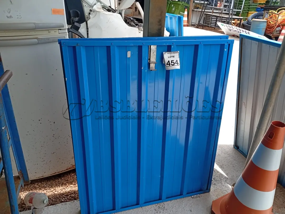 LOTE 454 - 02 PORTAS NA COR AZUL MEDINDO 1,00X16 COMPRIMENTO, 98 DE LARGURA.NA COR AZUL. (NO ESTADO) ATENÇÃO! FAZER A VISITAÇÃO ANTES DE ARREMATAR, NÃO SABEMOS SE FUNCIONA. LEILÃO NÃO TEM GARANTIA E NEM DEVOLUÇÃO, SUJEITO A POSSÍVEIS AVARIAS VISÍVEIS/OCULTAS E/OU AUSÊNCIA DE COMPONENTES.
