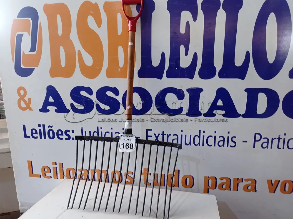 LOTE 168 - 01 GARFO P/FENO. (NO ESTADO) ATENÇÃO! FAZER A VISITAÇÃO ANTES DE ARREMATAR, NÃO SABEMOS SE FUNCIONA. LEILÃO NÃO TEM GARANTIA E NEM DEVOLUÇÃO, SUJEITO A POSSÍVEIS AVARIAS VISÍVEIS/OCULTAS E/OU AUSÊNCIA DE COMPONENTES.