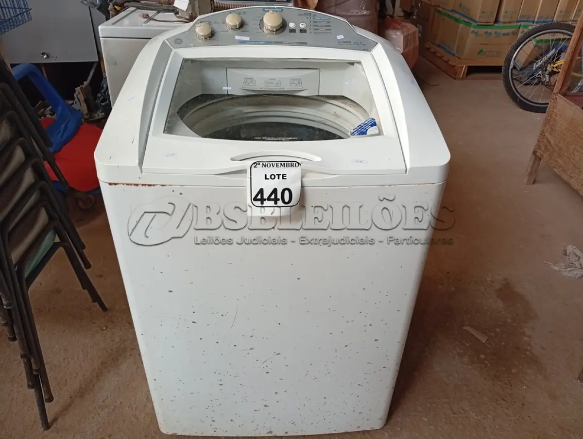 LOTE 440 - 01 MÁQUINA DE LAVAR 15KG MARCA KING COMPACITY (NO ESTADO) ATENÇÃO! FAZER A VISITAÇÃO ANTES DE ARREMATAR, NÃO SABEMOS SE FUNCIONA. LEILÃO NÃO TEM GARANTIA E NEM DEVOLUÇÃO, SUJEITO A POSSÍVEIS AVARIAS VISÍVEIS/OCULTAS E/OU AUSÊNCIA DE COMPONENTES.