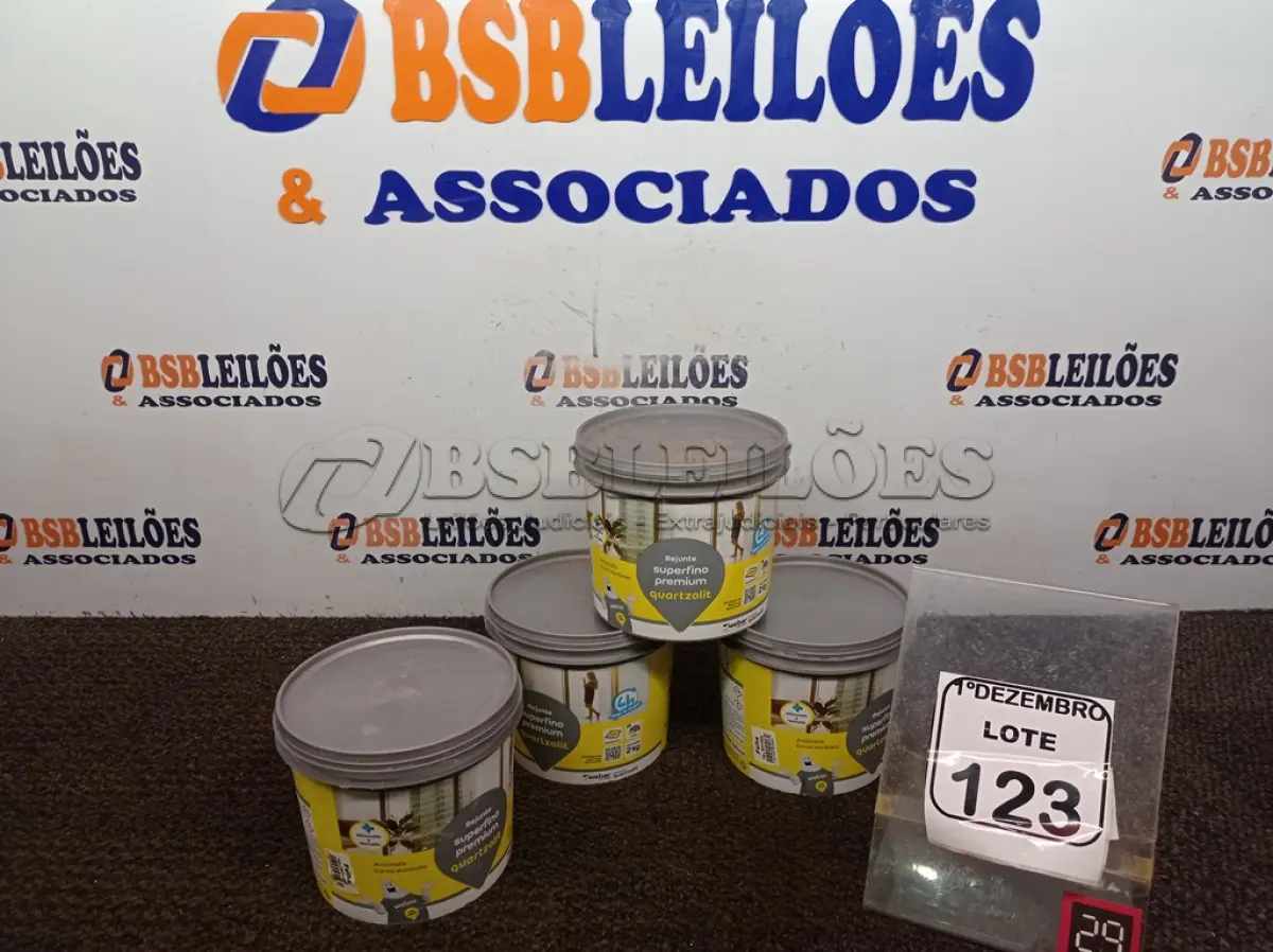 LOTE 123 - 04 REJUNTES SUPERFINO PREMIUM QUARTZOLIT 2KG CADA COR PALHA. (NO ESTADO) ATENÇÃO! FAZER A VISITAÇÃO ANTES DE ARREMATAR, NÃO SABEMOS SE FUNCIONA. LEILÃO NÃO TEM GARANTIA E NEM DEVOLUÇÃO, SUJEITO A POSSÍVEIS AVARIAS VISÍVEIS/OCULTAS E/OU AUSÊNCIA DE COMPONENTES.