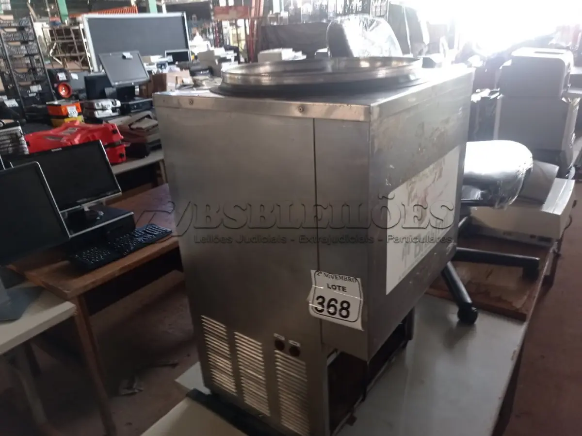 LOTE 368 - 01 REFRESQUEIRA MARCA BEGEL EM INOX P/RETIRADA DE PEÇAS. (NO ESTADO) ATENÇÃO! FAZER A VISITAÇÃO ANTES DE ARREMATAR, NÃO SABEMOS SE FUNCIONA. LEILÃO NÃO TEM GARANTIA E NEM DEVOLUÇÃO, SUJEITO A POSSÍVEIS AVARIAS VISÍVEIS/OCULTAS E/OU AUSÊNCIA DE COMPONENTES.