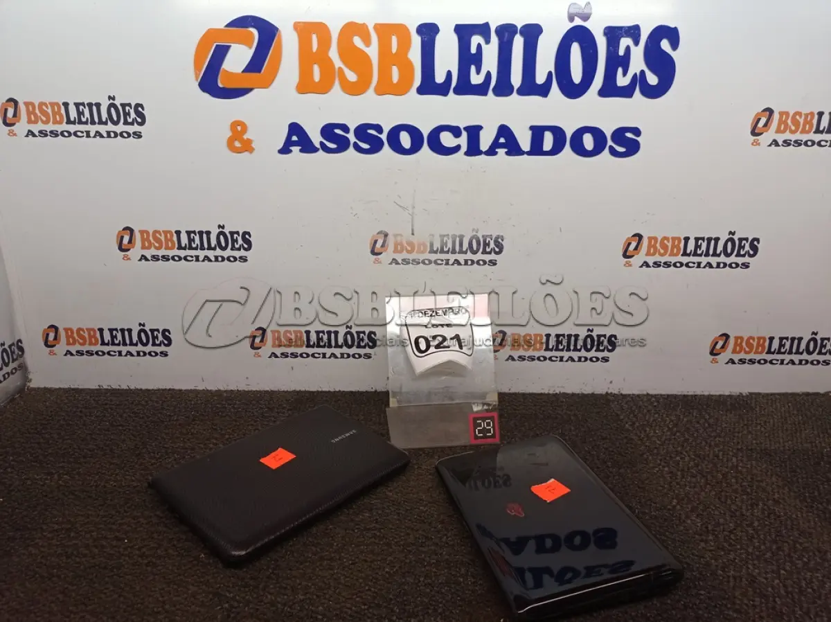 LOTE 021 - 02 NETBOOKS MARCA SAMSUNG E EEE. (NO ESTADO) ATENÇÃO! FAZER A VISITAÇÃO ANTES DE ARREMATAR, NÃO SABEMOS SE FUNCIONA. LEILÃO NÃO TEM GARANTIA E NEM DEVOLUÇÃO, SUJEITO A POSSÍVEIS AVARIAS VISÍVEIS/OCULTAS E/OU AUSÊNCIA DE COMPONENTES.