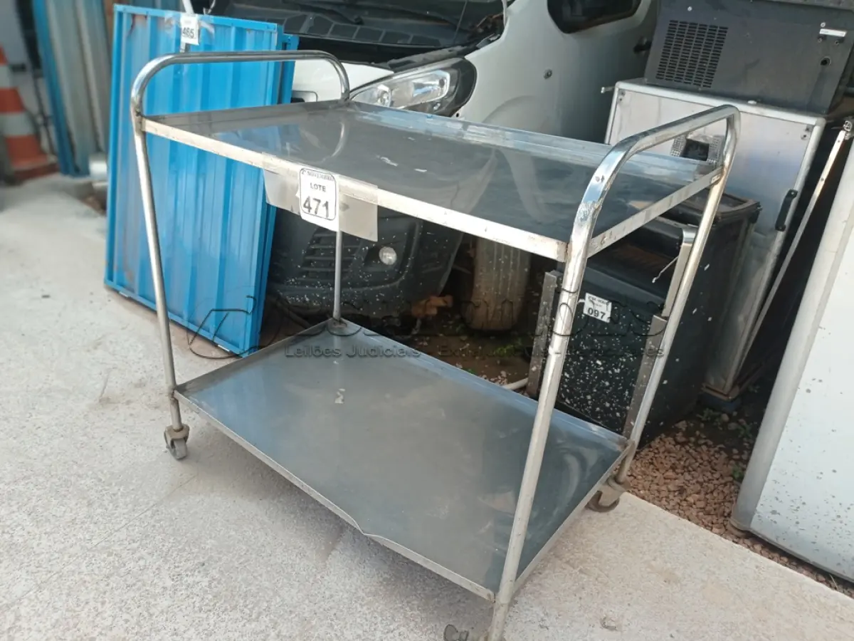 LOTE 471 - 01 CARRINHO EM INOX C/ 02 REPARTIMENTOS. (NO ESTADO) ATENÇÃO! FAZER A VISITAÇÃO ANTES DE ARREMATAR, NÃO SABEMOS SE FUNCIONA. LEILÃO NÃO TEM GARANTIA E NEM DEVOLUÇÃO, SUJEITO A POSSÍVEIS AVARIAS VISÍVEIS/OCULTAS E/OU AUSÊNCIA DE COMPONENTES.