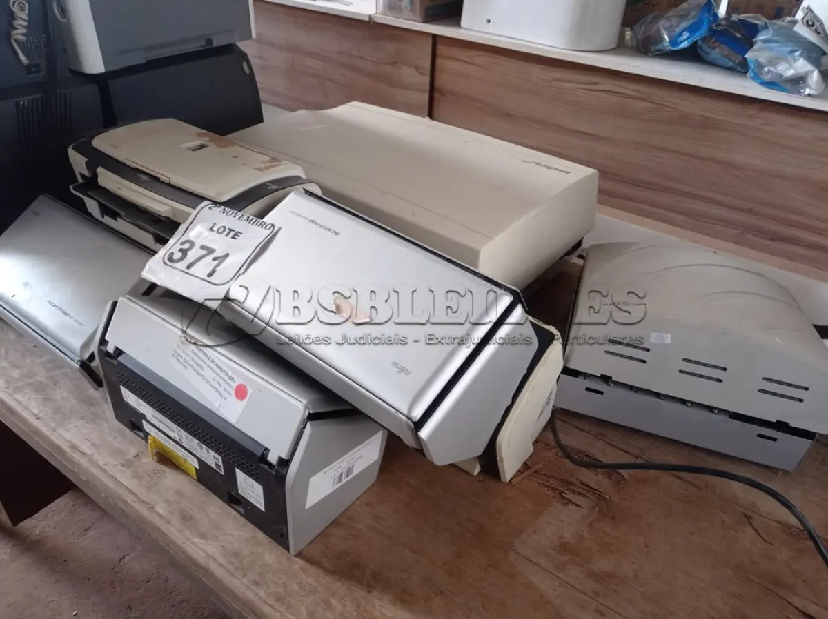 LOTE 371 - 02 CENTRAIS TELEFÔNICAS E 06 SCANNERS MARCA FUJITSU. (NO ESTADO) ATENÇÃO! FAZER A VISITAÇÃO ANTES DE ARREMATAR, NÃO SABEMOS SE FUNCIONA. LEILÃO NÃO TEM GARANTIA E NEM DEVOLUÇÃO, SUJEITO A POSSÍVEIS AVARIAS VISÍVEIS/OCULTAS E/OU AUSÊNCIA DE COMPONENTES.