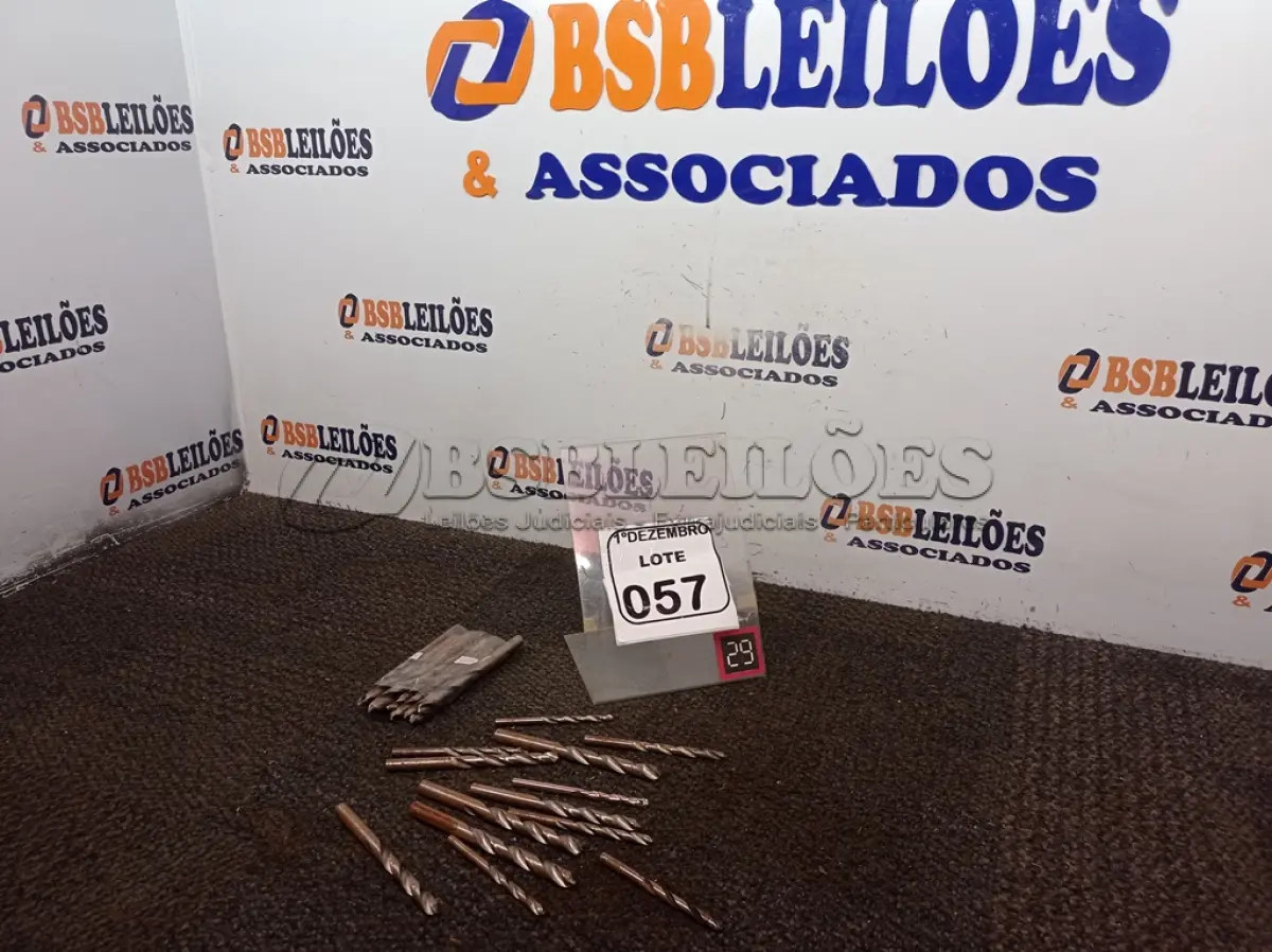 LOTE 057 - 01 LOTE C/APROXIMADAMENTE 20 BROCAS MODELOS DIVERSOS. (NO ESTADO) ATENÇÃO! FAZER A VISITAÇÃO ANTES DE ARREMATAR, NÃO SABEMOS SE FUNCIONA. LEILÃO NÃO TEM GARANTIA E NEM DEVOLUÇÃO, SUJEITO A POSSÍVEIS AVARIAS VISÍVEIS/OCULTAS E/OU AUSÊNCIA DE COMPONENTES.