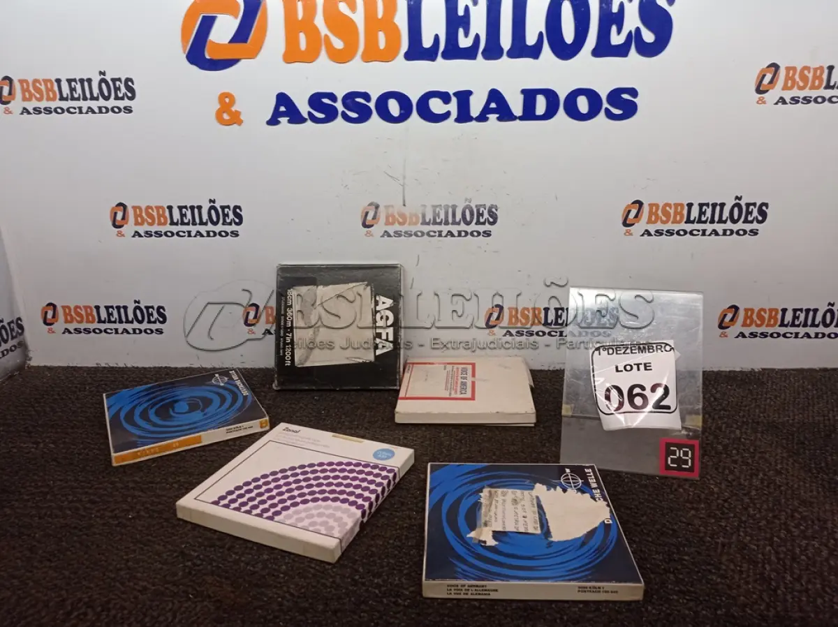 LOTE 062 - 05 FITAS ANTIGAS. (NO ESTADO) ATENÇÃO! FAZER A VISITAÇÃO ANTES DE ARREMATAR, NÃO SABEMOS SE FUNCIONA. LEILÃO NÃO TEM GARANTIA E NEM DEVOLUÇÃO, SUJEITO A POSSÍVEIS AVARIAS VISÍVEIS/OCULTAS E/OU AUSÊNCIA DE COMPONENTES.
