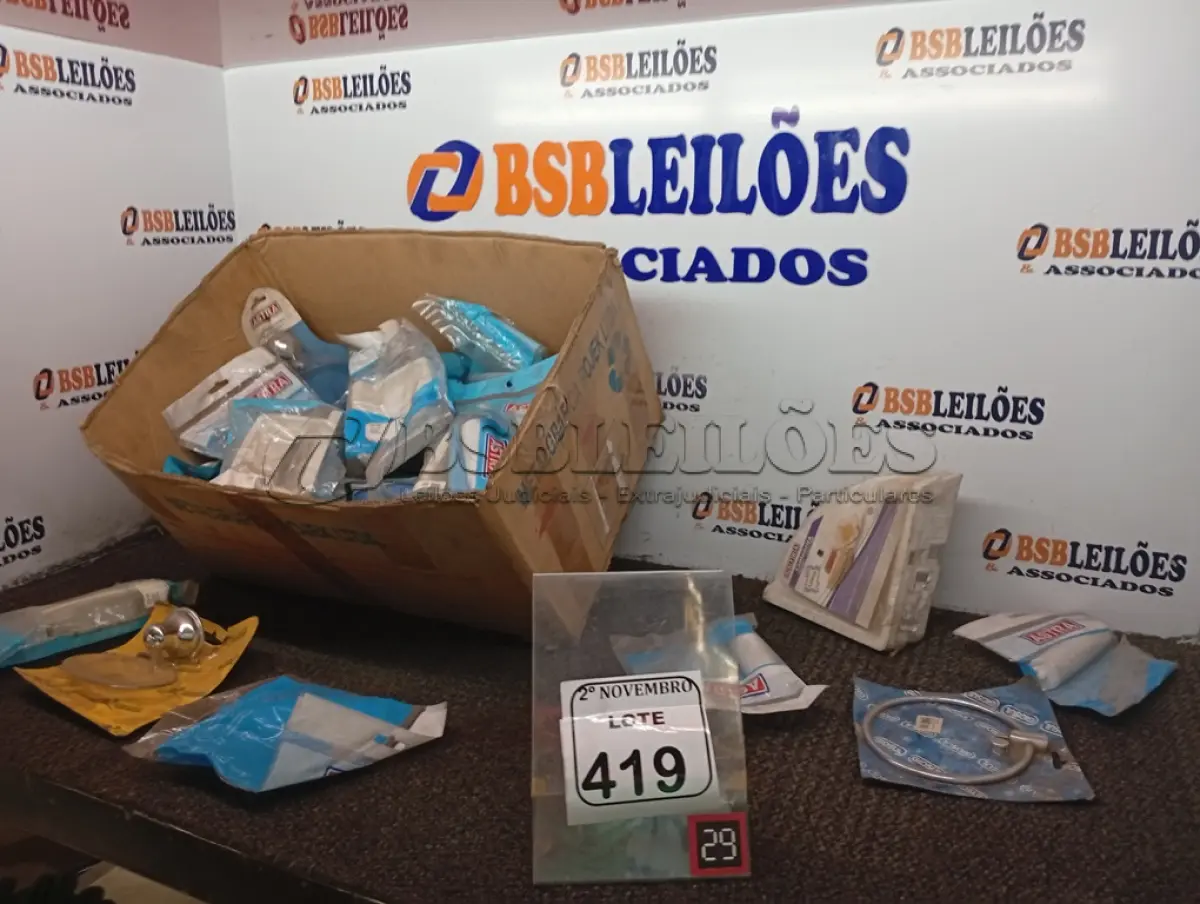 LOTE 419 - 01 LOTE C/VÁRIAS SABONETEIRAS, ROLETE P/PAPEL HIGIÊNICO E MATERIAIS DIVERSOS(NOVO). (NO ESTADO) ATENÇÃO! FAZER A VISITAÇÃO ANTES DE ARREMATAR, NÃO SABEMOS SE FUNCIONA. LEILÃO NÃO TEM GARANTIA E NEM DEVOLUÇÃO, SUJEITO A POSSÍVEIS AVARIAS VISÍVEIS/OCULTAS E/OU AUSÊNCIA DE COMPONENTES.