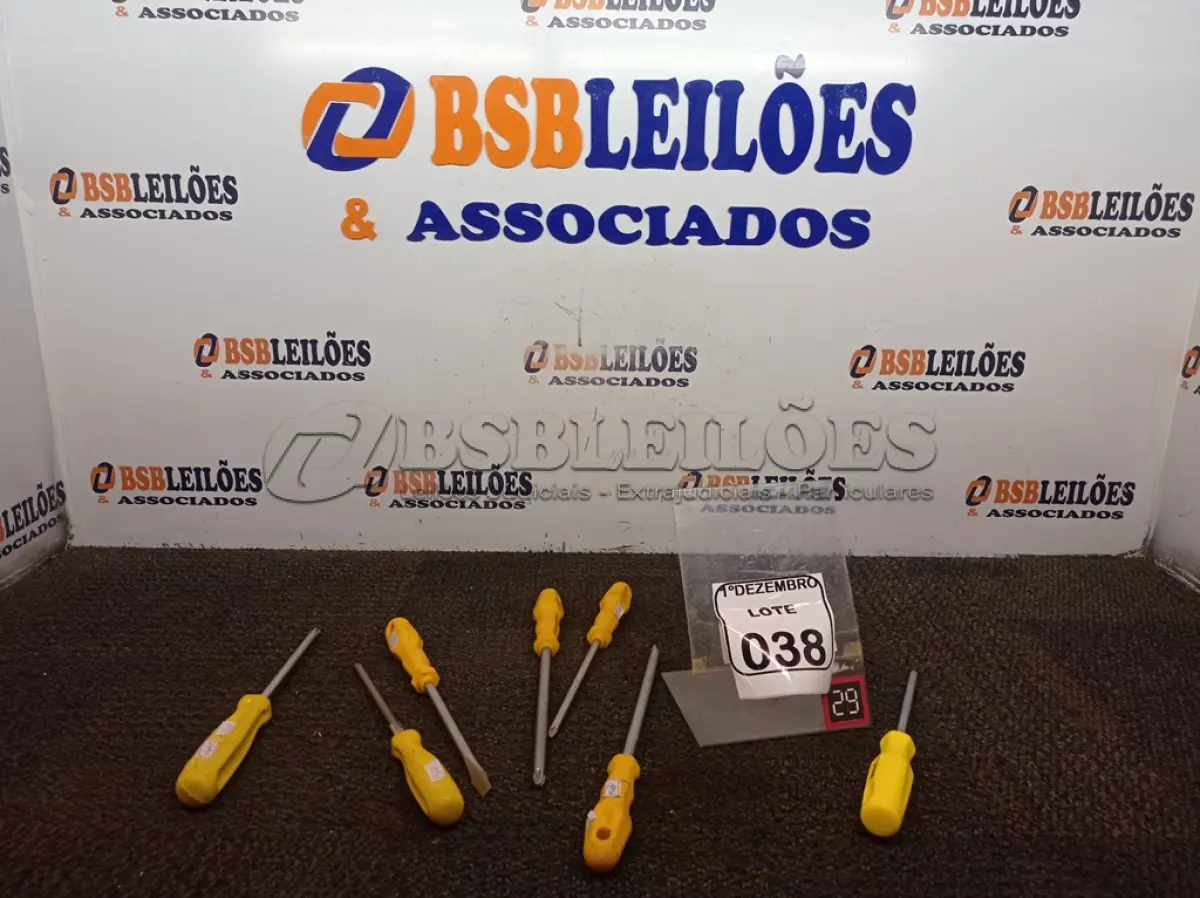 LOTE 038 - 06 CHAVES PHILIPS TAMANHOS DIVERSOS E 01 CHAVE DE FENDA. (NO ESTADO) ATENÇÃO! FAZER A VISITAÇÃO ANTES DE ARREMATAR, NÃO SABEMOS SE FUNCIONA. LEILÃO NÃO TEM GARANTIA E NEM DEVOLUÇÃO, SUJEITO A POSSÍVEIS AVARIAS VISÍVEIS/OCULTAS E/OU AUSÊNCIA DE COMPONENTES.