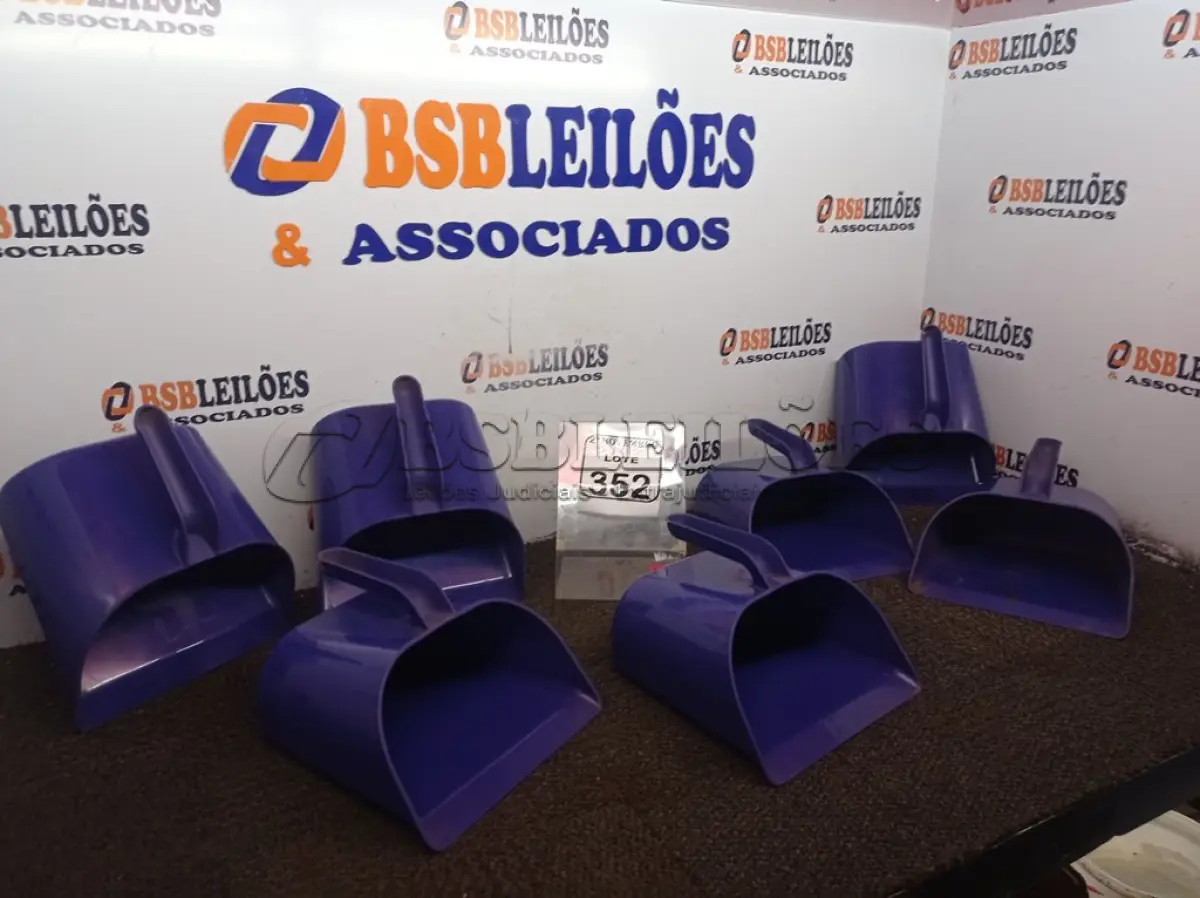 LOTE 352 - 07 PÁS COLETORAS MULTIUSO MARCA METASUL(NOVO). (NO ESTADO) ATENÇÃO! FAZER A VISITAÇÃO ANTES DE ARREMATAR, NÃO SABEMOS SE FUNCIONA. LEILÃO NÃO TEM GARANTIA E NEM DEVOLUÇÃO, SUJEITO A POSSÍVEIS AVARIAS VISÍVEIS/OCULTAS E/OU AUSÊNCIA DE COMPONENTES.