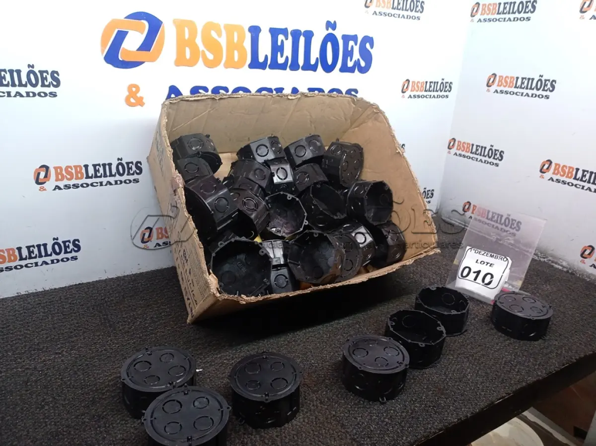 LOTE 010 - 01 LOTE C/DIVERSAS CAIXAS OCTOGONAIS DE PASSAGEM. (NO ESTADO) ATENÇÃO! FAZER A VISITAÇÃO ANTES DE ARREMATAR, NÃO SABEMOS SE FUNCIONA. LEILÃO NÃO TEM GARANTIA E NEM DEVOLUÇÃO, SUJEITO A POSSÍVEIS AVARIAS VISÍVEIS/OCULTAS E/OU AUSÊNCIA DE COMPONENTES.