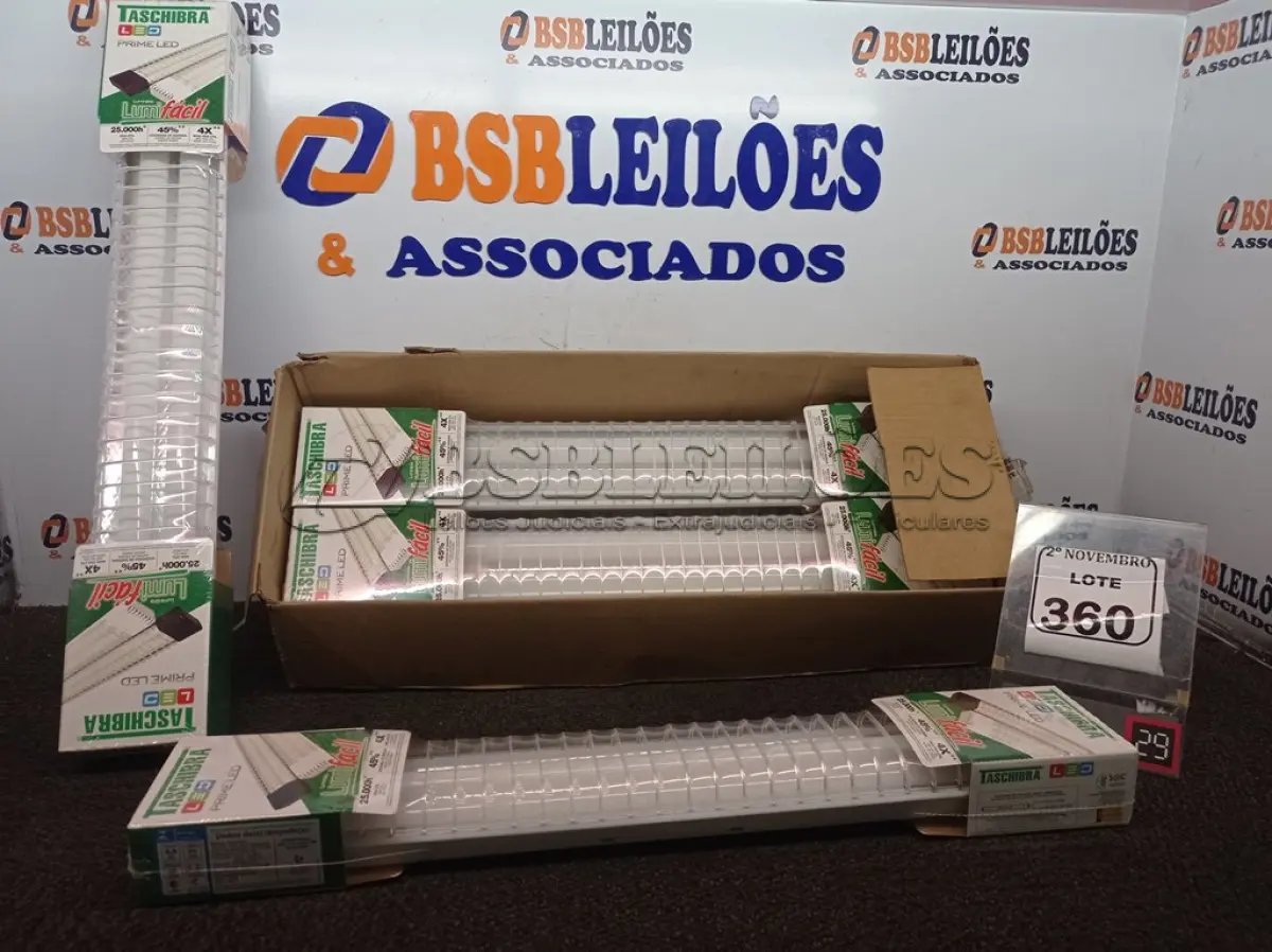 LOTE 360 - 06 LUMINÁRIAS LUMIFACIL TASCHIBRA (NO ESTADO) ATENÇÃO! FAZER A VISITAÇÃO ANTES DE ARREMATAR, NÃO SABEMOS SE FUNCIONA. LEILÃO NÃO TEM GARANTIA E NEM DEVOLUÇÃO, SUJEITO A POSSÍVEIS AVARIAS VISÍVEIS/OCULTAS E/OU AUSÊNCIA DE COMPONENTES.