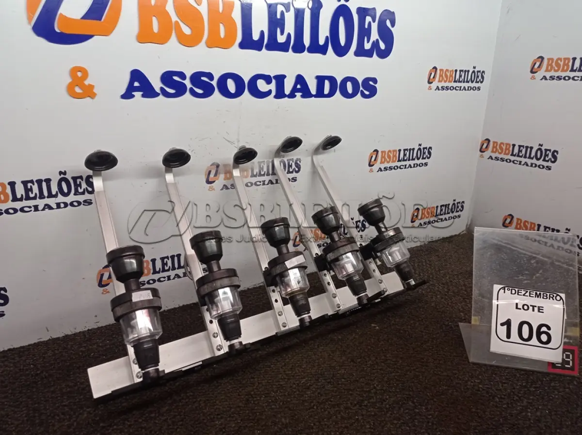 LOTE 106 - 05 DOSADORES DE BEBIDAS. (NO ESTADO) ATENÇÃO! FAZER A VISITAÇÃO ANTES DE ARREMATAR, NÃO SABEMOS SE FUNCIONA. LEILÃO NÃO TEM GARANTIA E NEM DEVOLUÇÃO, SUJEITO A POSSÍVEIS AVARIAS VISÍVEIS/OCULTAS E/OU AUSÊNCIA DE COMPONENTES.