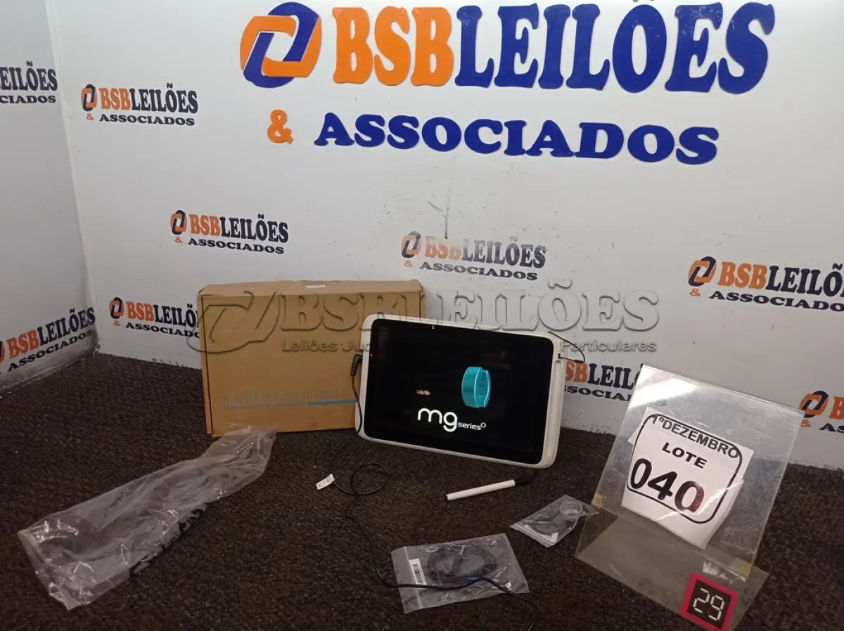 LOTE 040 - 01 TABLET MARCA INTEL. (NO ESTADO) ATENÇÃO! FAZER A VISITAÇÃO ANTES DE ARREMATAR, NÃO SABEMOS SE FUNCIONA. LEILÃO NÃO TEM GARANTIA E NEM DEVOLUÇÃO, SUJEITO A POSSÍVEIS AVARIAS VISÍVEIS/OCULTAS E/OU AUSÊNCIA DE COMPONENTES.