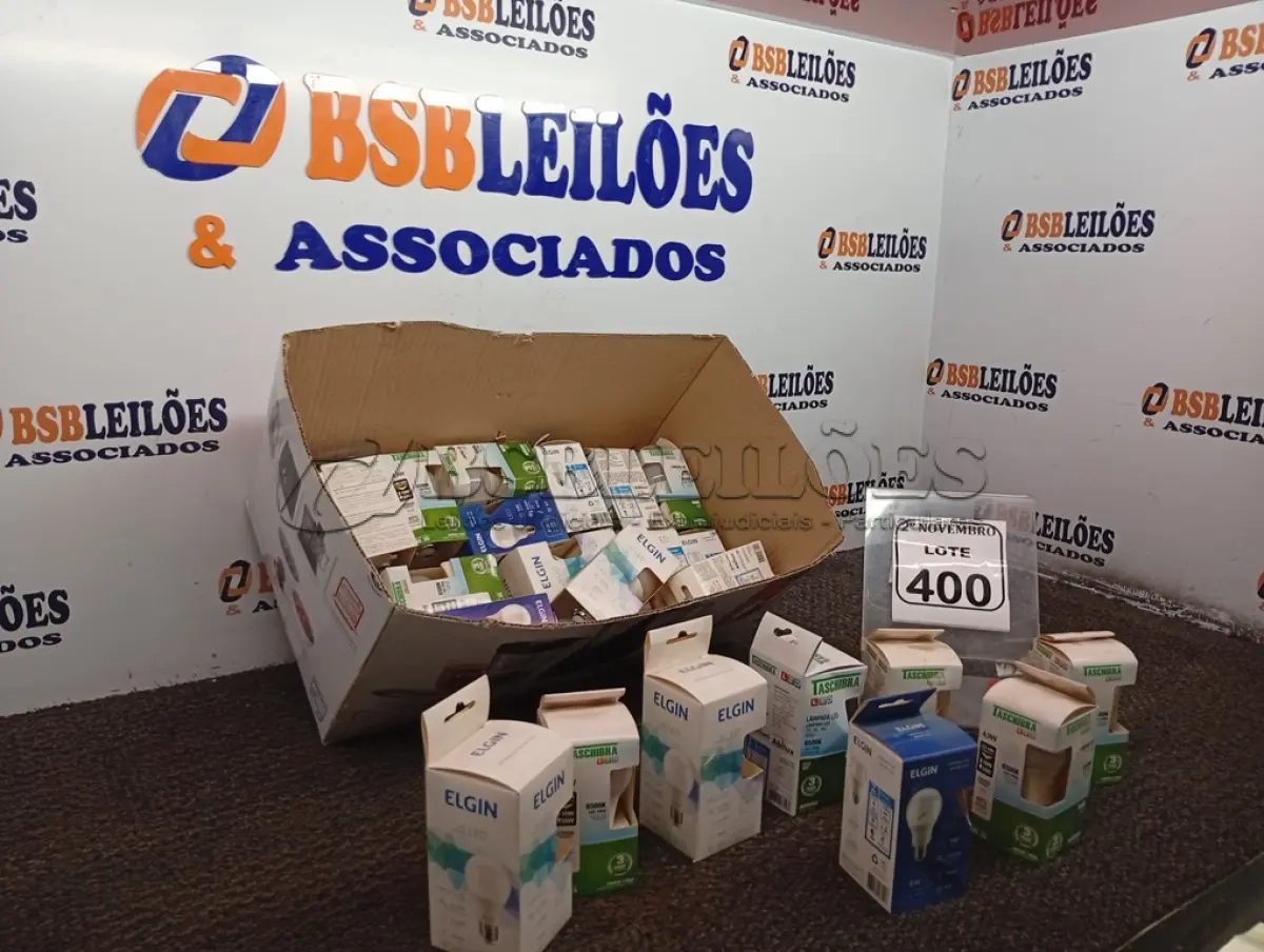 LOTE 400 - 01 LOTE C/VÁRIAS LÂMPADAS MARCAS E MODELOS DIVERSOS(NOVO). (NO ESTADO) ATENÇÃO! FAZER A VISITAÇÃO ANTES DE ARREMATAR, NÃO SABEMOS SE FUNCIONA. LEILÃO NÃO TEM GARANTIA E NEM DEVOLUÇÃO, SUJEITO A POSSÍVEIS AVARIAS VISÍVEIS/OCULTAS E/OU AUSÊNCIA DE COMPONENTES.