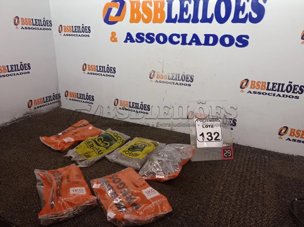 LOTE 132 - 6KG DE PREGOS MARCAS E MODELOS DIVERSOS. (NO ESTADO) ATENÇÃO! FAZER A VISITAÇÃO ANTES DE ARREMATAR, NÃO SABEMOS SE FUNCIONA. LEILÃO NÃO TEM GARANTIA E NEM DEVOLUÇÃO, SUJEITO A POSSÍVEIS AVARIAS VISÍVEIS/OCULTAS E/OU AUSÊNCIA DE COMPONENTES.