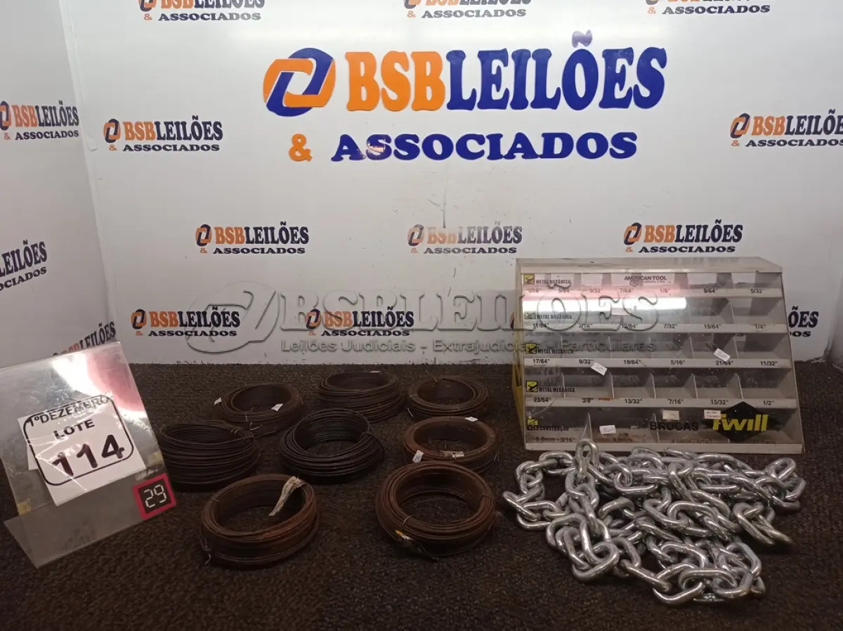 LOTE 114 - 08 ROLOS DE ARAME 01 MOSTRUÁRIO P/BROCAS E 01 CORRENTE 3METROS. (NO ESTADO) ATENÇÃO! FAZER A VISITAÇÃO ANTES DE ARREMATAR, NÃO SABEMOS SE FUNCIONA. LEILÃO NÃO TEM GARANTIA E NEM DEVOLUÇÃO, SUJEITO A POSSÍVEIS AVARIAS VISÍVEIS/OCULTAS E/OU AUSÊNCIA DE COMPONENTES.