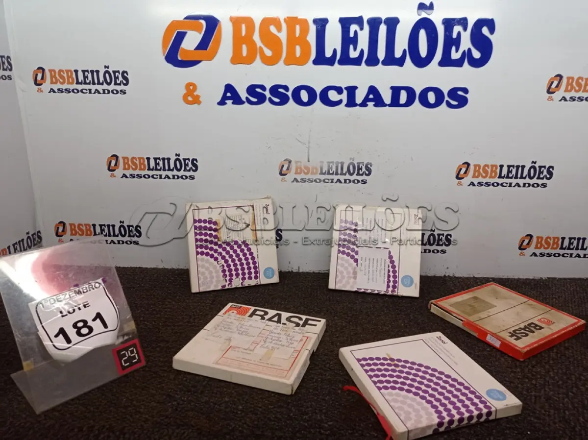 LOTE 181 - 05 FITAS ANTIGAS. (NO ESTADO) ATENÇÃO! FAZER A VISITAÇÃO ANTES DE ARREMATAR, NÃO SABEMOS SE FUNCIONA. LEILÃO NÃO TEM GARANTIA E NEM DEVOLUÇÃO, SUJEITO A POSSÍVEIS AVARIAS VISÍVEIS/OCULTAS E/OU AUSÊNCIA DE COMPONENTES.