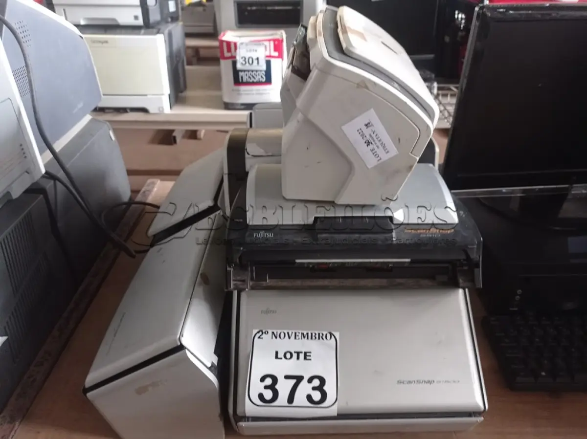 LOTE 373 - 10 SCANNERS MARCA FUJITSU. (NO ESTADO) ATENÇÃO! FAZER A VISITAÇÃO ANTES DE ARREMATAR, NÃO SABEMOS SE FUNCIONA. LEILÃO NÃO TEM GARANTIA E NEM DEVOLUÇÃO, SUJEITO A POSSÍVEIS AVARIAS VISÍVEIS/OCULTAS E/OU AUSÊNCIA DE COMPONENTES.