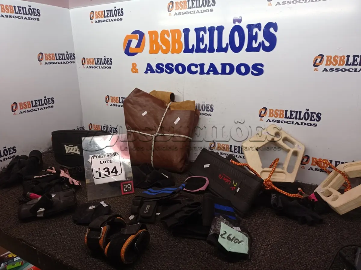LOTE 134 - 01 LOTE C/VÁRIOS ACESSÓRIOS P/MUSCULAÇÃO. (NO ESTADO) ATENÇÃO! FAZER A VISITAÇÃO ANTES DE ARREMATAR, NÃO SABEMOS SE FUNCIONA. LEILÃO NÃO TEM GARANTIA E NEM DEVOLUÇÃO, SUJEITO A POSSÍVEIS AVARIAS VISÍVEIS/OCULTAS E/OU AUSÊNCIA DE COMPONENTES.