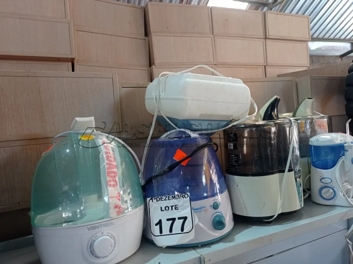 LOTE 177 - 05 UMIDIFICADORES MARCAS E MODELOS DIVERSOS. (NO ESTADO) ATENÇÃO! FAZER A VISITAÇÃO ANTES DE ARREMATAR, NÃO SABEMOS SE FUNCIONA. LEILÃO NÃO TEM GARANTIA E NEM DEVOLUÇÃO, SUJEITO A POSSÍVEIS AVARIAS VISÍVEIS/OCULTAS E/OU AUSÊNCIA DE COMPONENTES.
