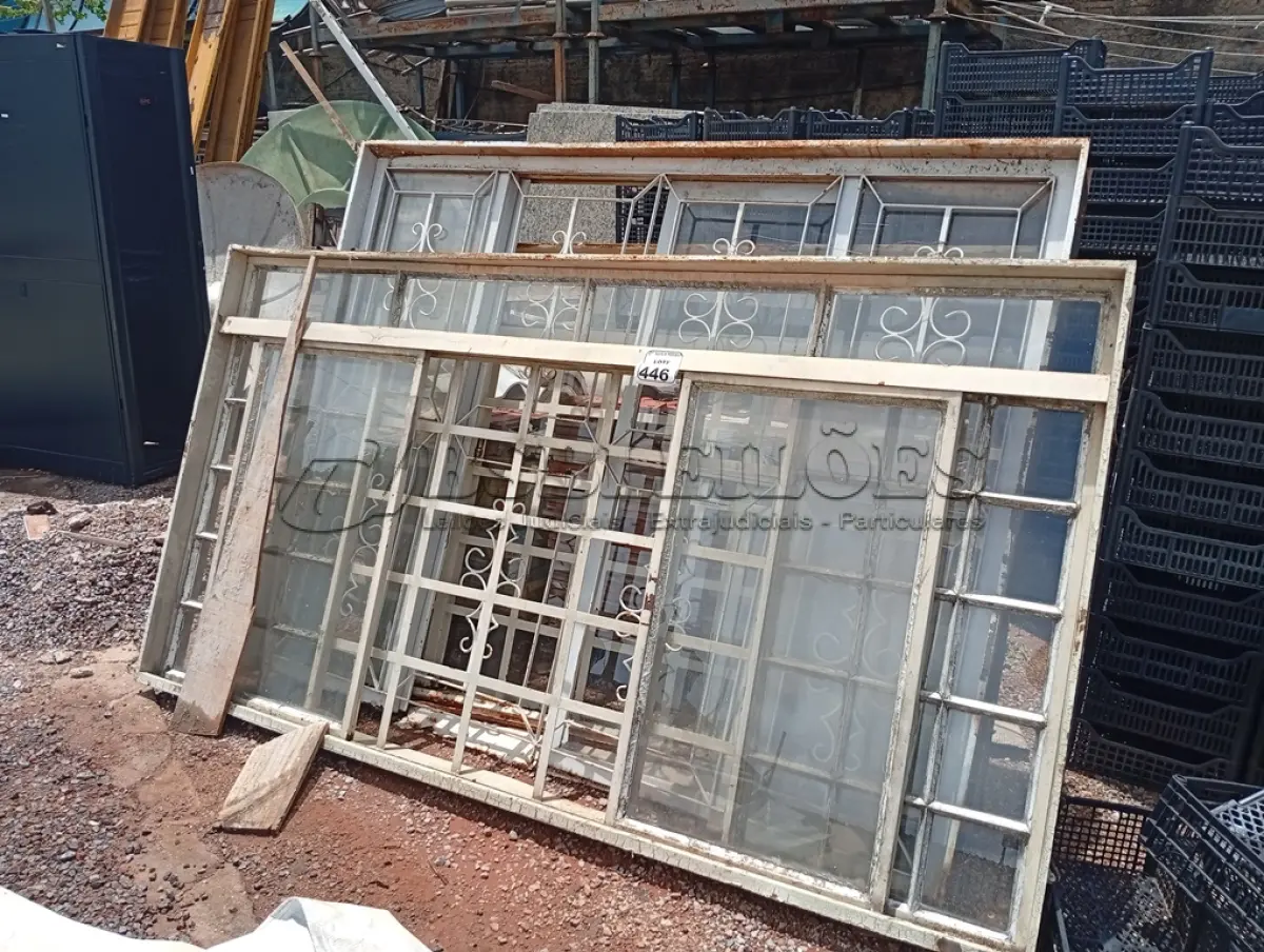 LOTE 446 - 03 JANELAS DE FERRO MARCAS E MODELOS DIVERSOS. (NO ESTADO) ATENÇÃO! FAZER A VISITAÇÃO ANTES DE ARREMATAR, NÃO SABEMOS SE FUNCIONA. LEILÃO NÃO TEM GARANTIA E NEM DEVOLUÇÃO, SUJEITO A POSSÍVEIS AVARIAS VISÍVEIS/OCULTAS E/OU AUSÊNCIA DE COMPONENTES.