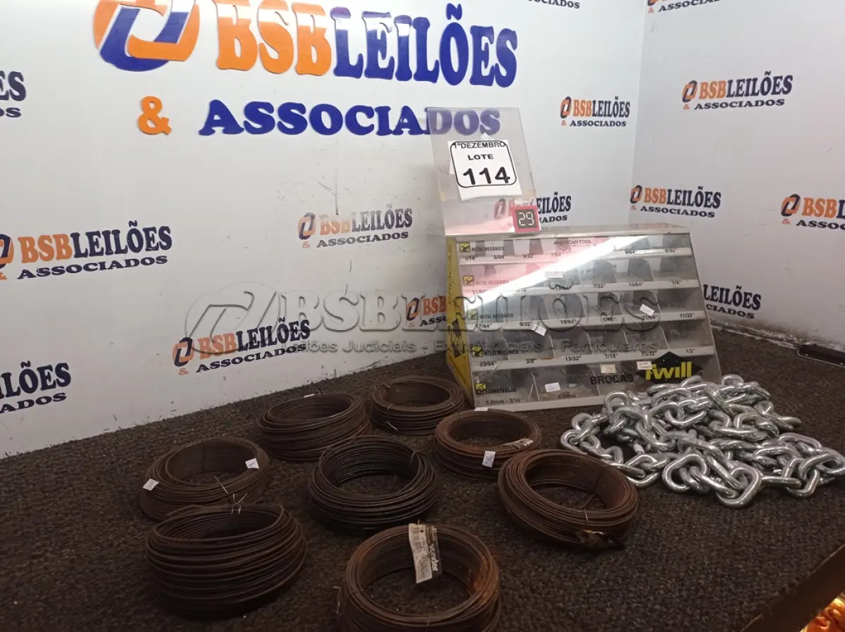 LOTE 114 - 08 ROLOS DE ARAME 01 MOSTRUÁRIO P/BROCAS E 01 CORRENTE 3METROS. (NO ESTADO) ATENÇÃO! FAZER A VISITAÇÃO ANTES DE ARREMATAR, NÃO SABEMOS SE FUNCIONA. LEILÃO NÃO TEM GARANTIA E NEM DEVOLUÇÃO, SUJEITO A POSSÍVEIS AVARIAS VISÍVEIS/OCULTAS E/OU AUSÊNCIA DE COMPONENTES.