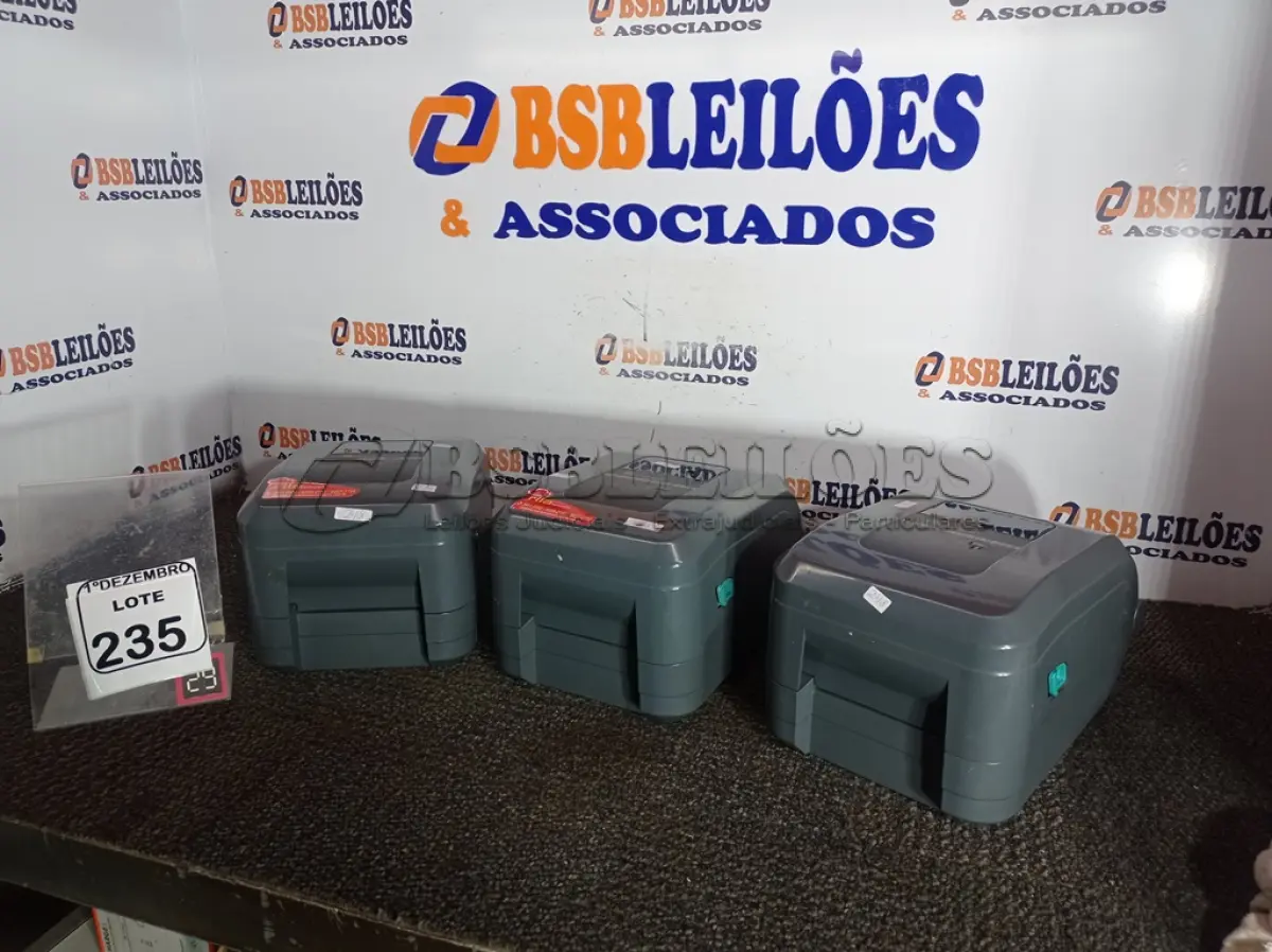 LOTE 235 - 03 IMPRESSORAS TÉRMICA DE ETIQUETAS MARCA ZEBRA. (NO ESTADO) ATENÇÃO! FAZER A VISITAÇÃO ANTES DE ARREMATAR, NÃO SABEMOS SE FUNCIONA. LEILÃO NÃO TEM GARANTIA E NEM DEVOLUÇÃO, SUJEITO A POSSÍVEIS AVARIAS VISÍVEIS/OCULTAS E/OU AUSÊNCIA DE COMPONENTES.