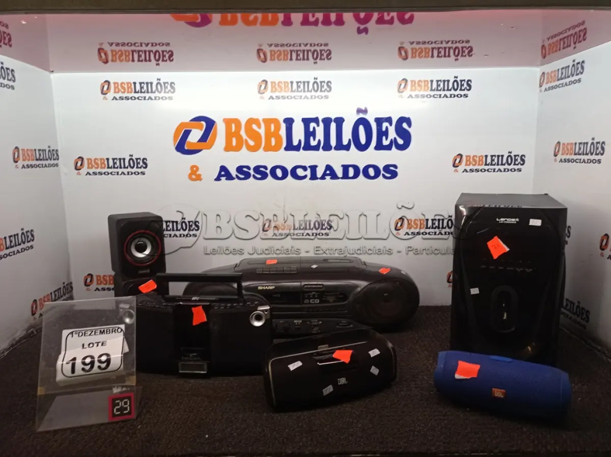 LOTE 199 - 01 CAIXA SUBWOOFER MARCA LENDEX E 04 CAIXAS DE SOM. (NO ESTADO) ATENÇÃO! FAZER A VISITAÇÃO ANTES DE ARREMATAR, NÃO SABEMOS SE FUNCIONA. LEILÃO NÃO TEM GARANTIA E NEM DEVOLUÇÃO, SUJEITO A POSSÍVEIS AVARIAS VISÍVEIS/OCULTAS E/OU AUSÊNCIA DE COMPONENTES.