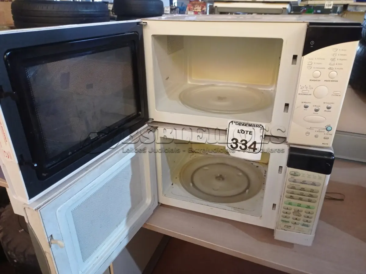 LOTE 334 - 02 MICRO-ONDAS MARCA ELECTROLUX C/PRATO. (NO ESTADO) ATENÇÃO! FAZER A VISITAÇÃO ANTES DE ARREMATAR, NÃO SABEMOS SE FUNCIONA. LEILÃO NÃO TEM GARANTIA E NEM DEVOLUÇÃO, SUJEITO A POSSÍVEIS AVARIAS VISÍVEIS/OCULTAS E/OU AUSÊNCIA DE COMPONENTES.