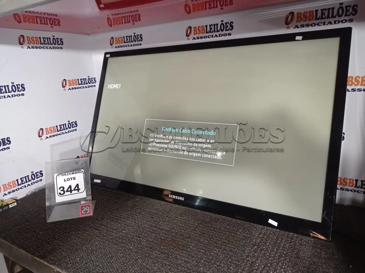 LOTE 344 - 01 TV MARCA SAMSUNG 43”. (NO ESTADO) ATENÇÃO! FAZER A VISITAÇÃO ANTES DE ARREMATAR, NÃO SABEMOS SE FUNCIONA. LEILÃO NÃO TEM GARANTIA E NEM DEVOLUÇÃO, SUJEITO A POSSÍVEIS AVARIAS VISÍVEIS/OCULTAS E/OU AUSÊNCIA DE COMPONENTES.