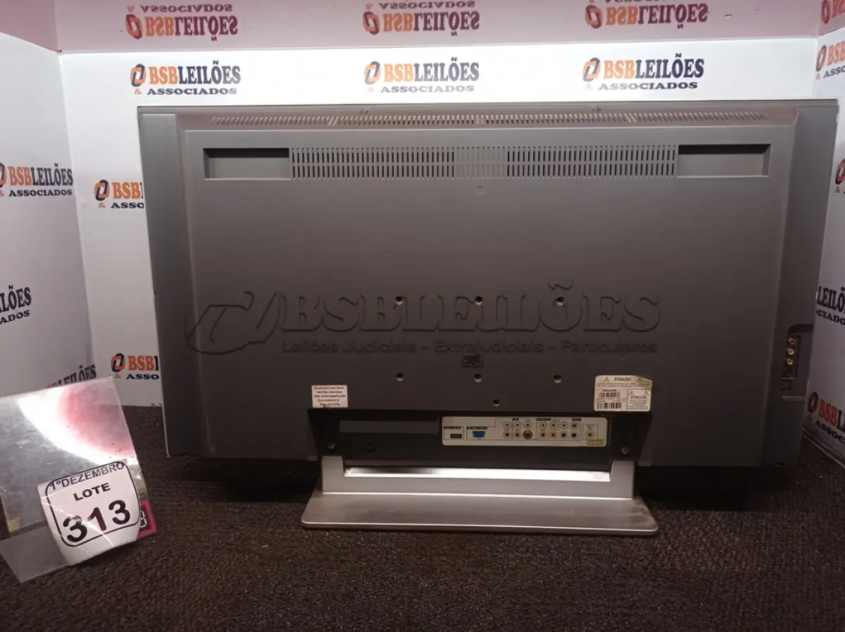 LOTE 313 - 01 TV MARCA PHILIPS 32” (NO ESTADO) ATENÇÃO! FAZER A VISITAÇÃO ANTES DE ARREMATAR, NÃO SABEMOS SE FUNCIONA. LEILÃO NÃO TEM GARANTIA E NEM DEVOLUÇÃO, SUJEITO A POSSÍVEIS AVARIAS VISÍVEIS/OCULTAS E/OU AUSÊNCIA DE COMPONENTES.