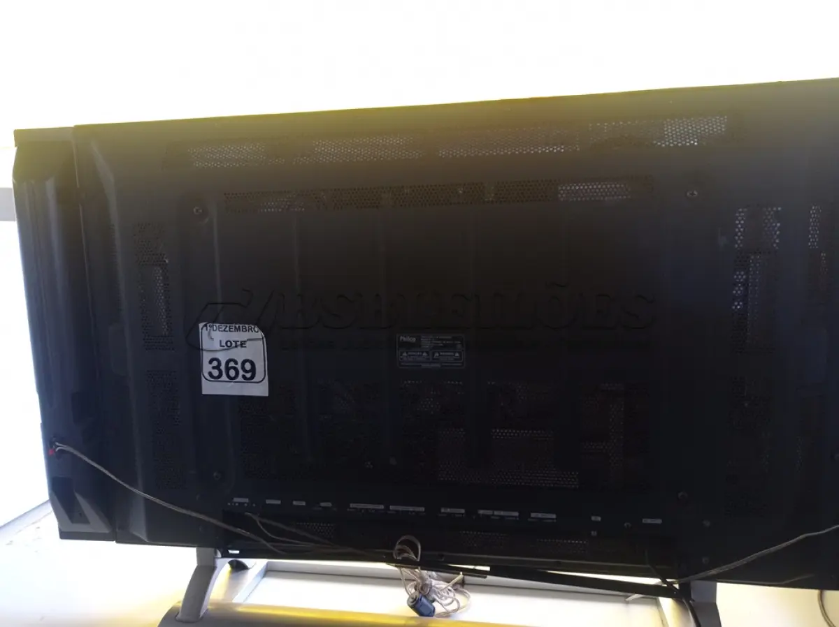 LOTE 369 - 01 TV MARCA PHILCO 42”. (NO ESTADO) ATENÇÃO! FAZER A VISITAÇÃO ANTES DE ARREMATAR, NÃO SABEMOS SE FUNCIONA. LEILÃO NÃO TEM GARANTIA E NEM DEVOLUÇÃO, SUJEITO A POSSÍVEIS AVARIAS VISÍVEIS/OCULTAS E/OU AUSÊNCIA DE COMPONENTES.