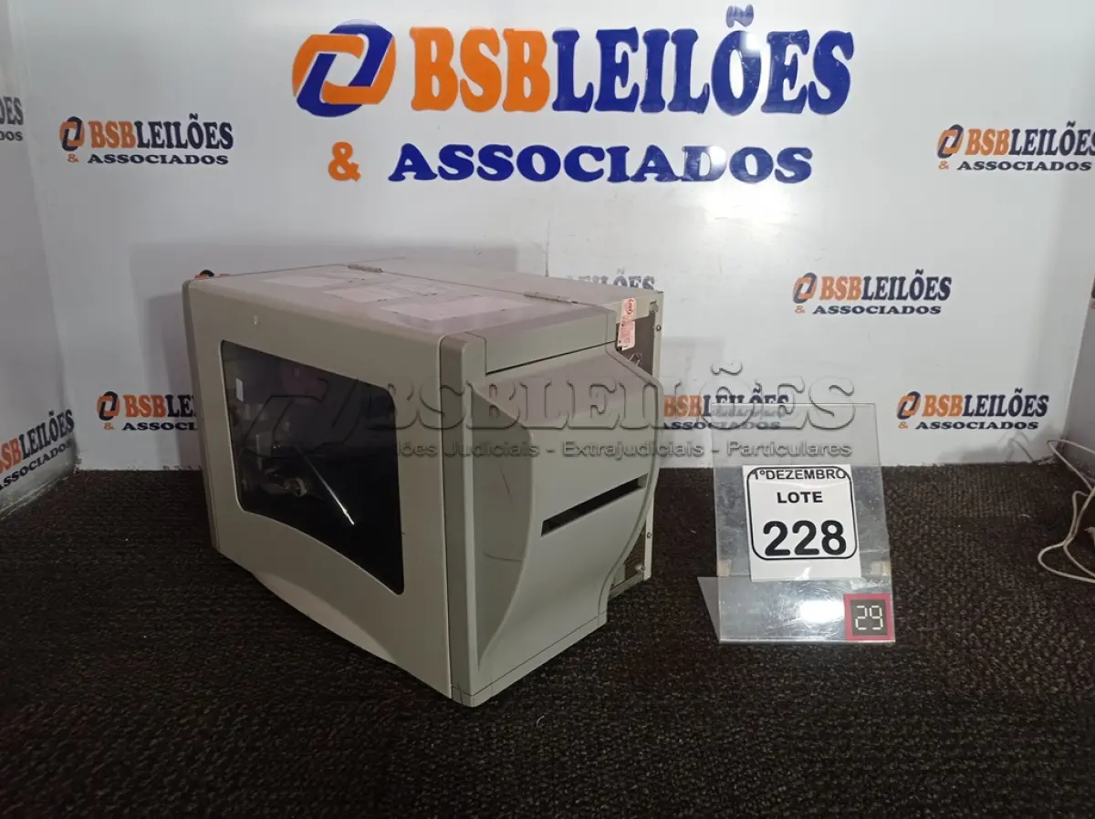 LOTE 228 - 01 IMPRESSORA DE ETIQUETAS TÉRMICA MARCA ZEBRA. (NO ESTADO) ATENÇÃO! FAZER A VISITAÇÃO ANTES DE ARREMATAR, NÃO SABEMOS SE FUNCIONA. LEILÃO NÃO TEM GARANTIA E NEM DEVOLUÇÃO, SUJEITO A POSSÍVEIS AVARIAS VISÍVEIS/OCULTAS E/OU AUSÊNCIA DE COMPONENTES.
