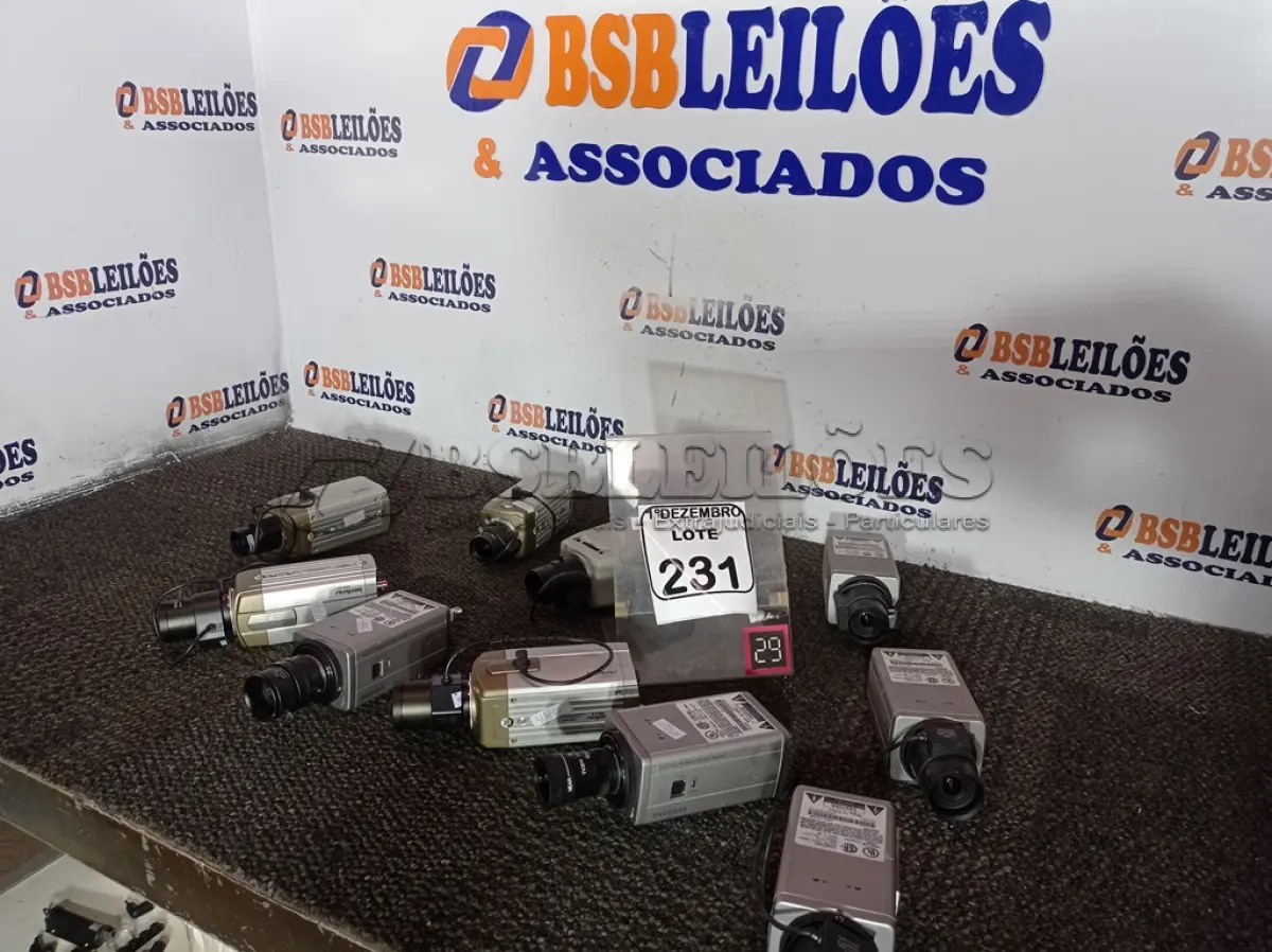 LOTE 231 - 10 CÂMERAS DE SEGURANÇA MARCAS E MODELOS DIVERSOS. (NO ESTADO) ATENÇÃO! FAZER A VISITAÇÃO ANTES DE ARREMATAR, NÃO SABEMOS SE FUNCIONA. LEILÃO NÃO TEM GARANTIA E NEM DEVOLUÇÃO, SUJEITO A POSSÍVEIS AVARIAS VISÍVEIS/OCULTAS E/OU AUSÊNCIA DE COMPONENTES.