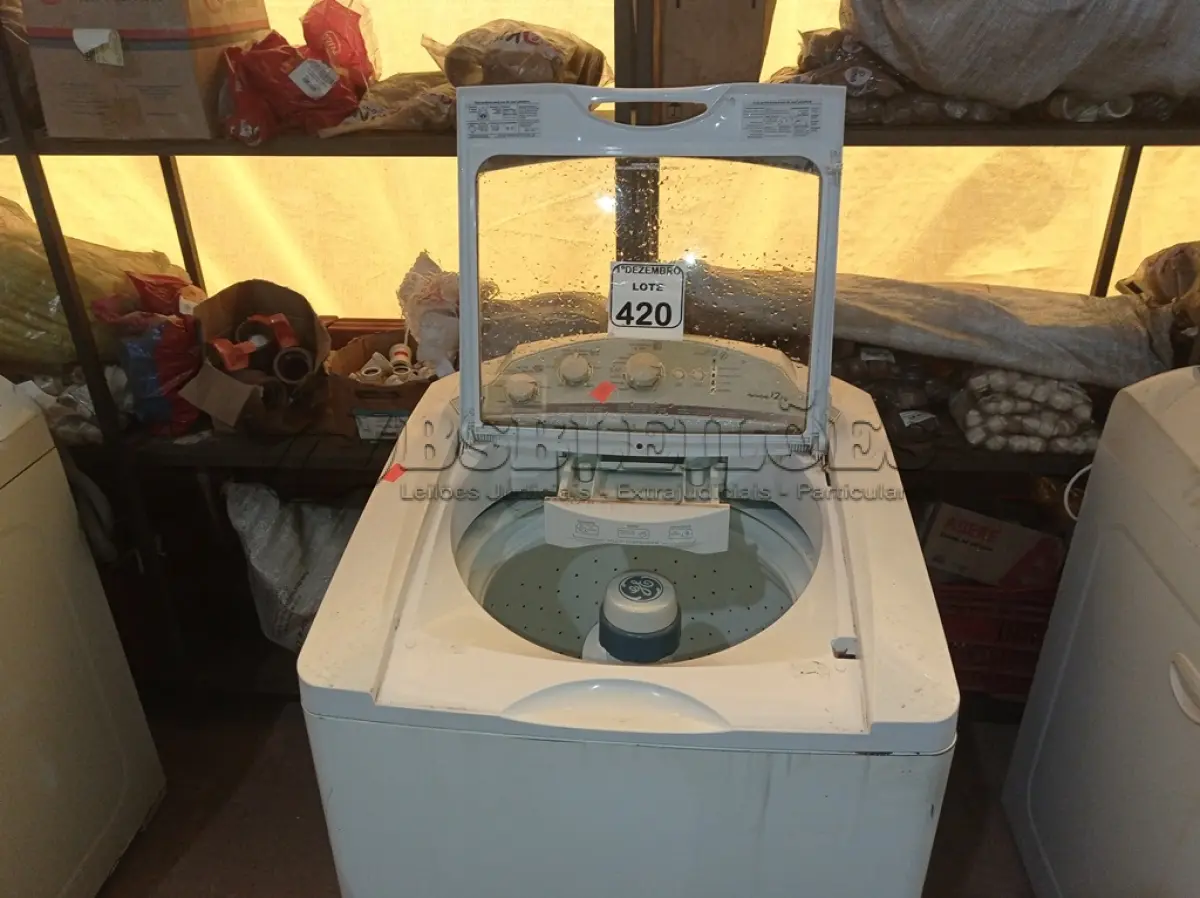 LOTE 420 - 01 MÁQUINA DE LAVAR MARCA GE 12KG 220V. (NO ESTADO) ATENÇÃO! FAZER A VISITAÇÃO ANTES DE ARREMATAR, NÃO SABEMOS SE FUNCIONA. LEILÃO NÃO TEM GARANTIA E NEM DEVOLUÇÃO, SUJEITO A POSSÍVEIS AVARIAS VISÍVEIS/OCULTAS E/OU AUSÊNCIA DE COMPONENTES.
