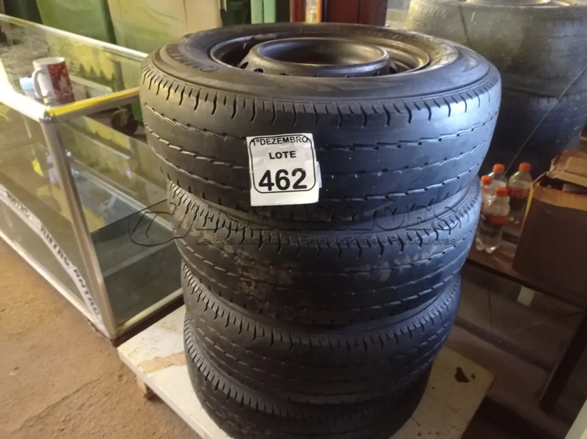 LOTE 462 - 04 PNEUS USADOS C/RODA 225-75-16”. (NO ESTADO) ATENÇÃO! FAZER A VISITAÇÃO ANTES DE ARREMATAR, NÃO SABEMOS SE FUNCIONA. LEILÃO NÃO TEM GARANTIA E NEM DEVOLUÇÃO, SUJEITO A POSSÍVEIS AVARIAS VISÍVEIS/OCULTAS E/OU AUSÊNCIA DE COMPONENTES.