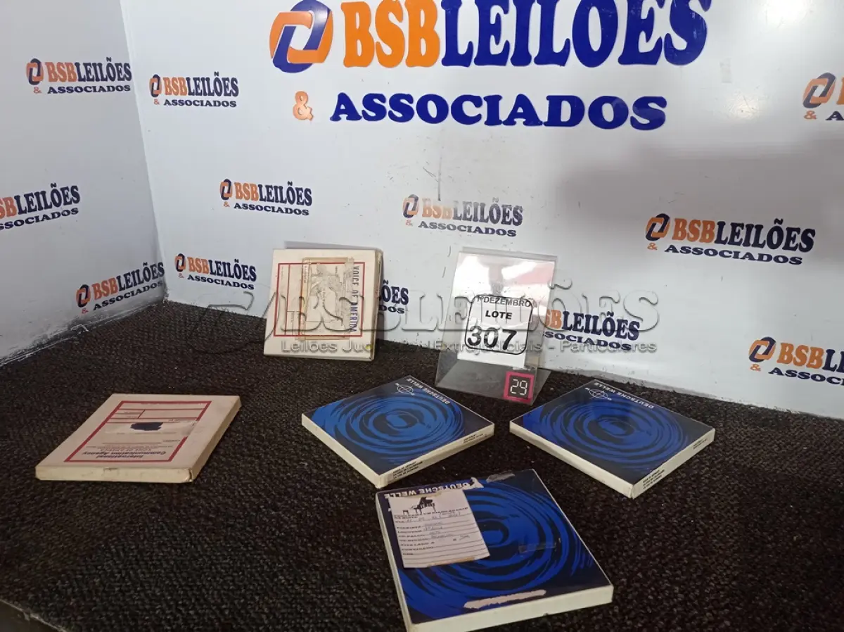 LOTE 307 - 05 FITAS ANTIGAS. (NO ESTADO) ATENÇÃO! FAZER A VISITAÇÃO ANTES DE ARREMATAR, NÃO SABEMOS SE FUNCIONA. LEILÃO NÃO TEM GARANTIA E NEM DEVOLUÇÃO, SUJEITO A POSSÍVEIS AVARIAS VISÍVEIS/OCULTAS E/OU AUSÊNCIA DE COMPONENTES.
