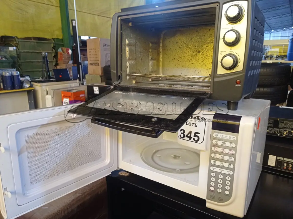 LOTE 345 - 01 FORNO ELÉTRICO MARCA FOGATTI E 01 MICRO-ONDAS MARCA ELECTROLUX. (NO ESTADO) ATENÇÃO! FAZER A VISITAÇÃO ANTES DE ARREMATAR, NÃO SABEMOS SE FUNCIONA. LEILÃO NÃO TEM GARANTIA E NEM DEVOLUÇÃO, SUJEITO A POSSÍVEIS AVARIAS VISÍVEIS/OCULTAS E/OU AUSÊNCIA DE COMPONENTES.