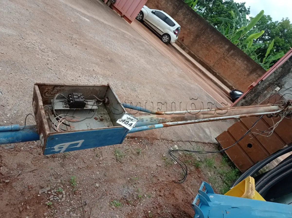 LOTE 484 - 01 PADRÃO DE ENERGIA. (NO ESTADO) ATENÇÃO! FAZER A VISITAÇÃO ANTES DE ARREMATAR, NÃO SABEMOS SE FUNCIONA. LEILÃO NÃO TEM GARANTIA E NEM DEVOLUÇÃO, SUJEITO A POSSÍVEIS AVARIAS VISÍVEIS/OCULTAS E/OU AUSÊNCIA DE COMPONENTES.