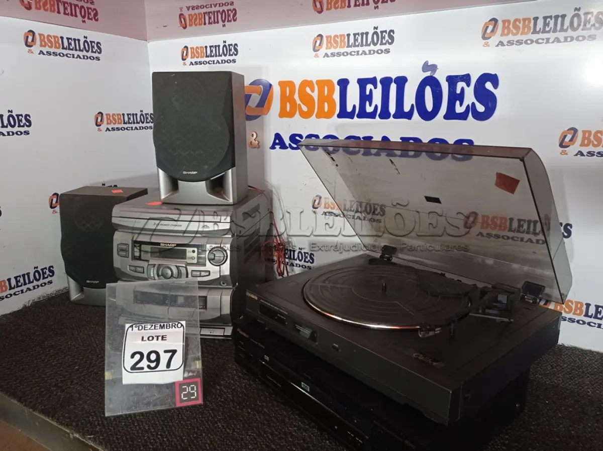 LOTE 297 - 01 APARELHO DE SOM MARCA SHARK, 01 TOCA CD’S MARCA PIONEER C/CONTROLE E 01 TOCA DISCOS MARCA GRADIENTE. (NO ESTADO) ATENÇÃO! FAZER A VISITAÇÃO ANTES DE ARREMATAR, NÃO SABEMOS SE FUNCIONA. LEILÃO NÃO TEM GARANTIA E NEM DEVOLUÇÃO, SUJEITO A POSSÍVEIS AVARIAS VISÍVEIS/OCULTAS E/OU AUSÊNCIA DE COMPONENTES.