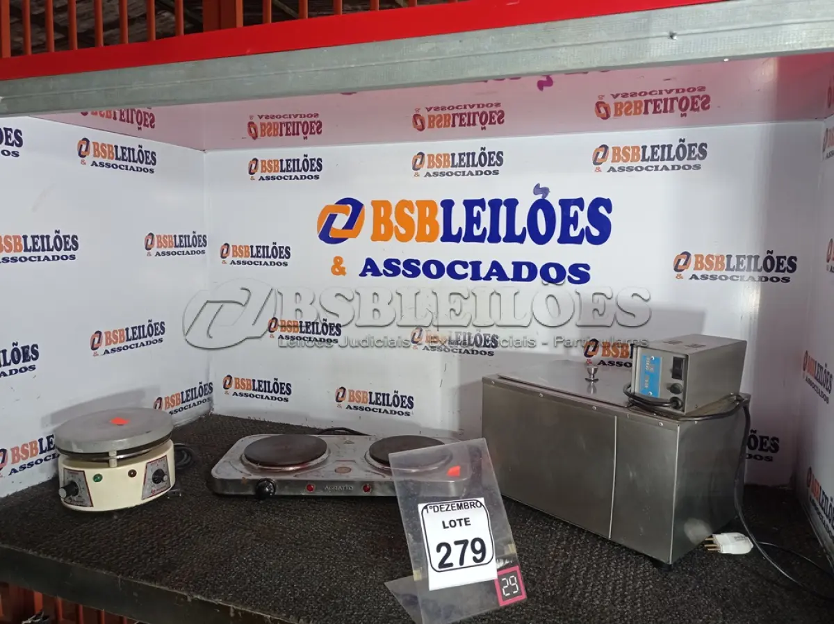 LOTE 279 - 01 FOGÃO ELÉTRICO 02 BOCAS, 01 CUBA ULTRASSÔNICA E MATERIAIS DIVERSOS. (NO ESTADO) ATENÇÃO! FAZER A VISITAÇÃO ANTES DE ARREMATAR, NÃO SABEMOS SE FUNCIONA. LEILÃO NÃO TEM GARANTIA E NEM DEVOLUÇÃO, SUJEITO A POSSÍVEIS AVARIAS VISÍVEIS/OCULTAS E/OU AUSÊNCIA DE COMPONENTES.