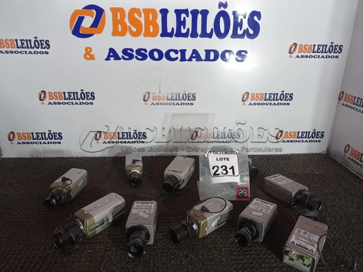 LOTE 231 - 10 CÂMERAS DE SEGURANÇA MARCAS E MODELOS DIVERSOS. (NO ESTADO) ATENÇÃO! FAZER A VISITAÇÃO ANTES DE ARREMATAR, NÃO SABEMOS SE FUNCIONA. LEILÃO NÃO TEM GARANTIA E NEM DEVOLUÇÃO, SUJEITO A POSSÍVEIS AVARIAS VISÍVEIS/OCULTAS E/OU AUSÊNCIA DE COMPONENTES.