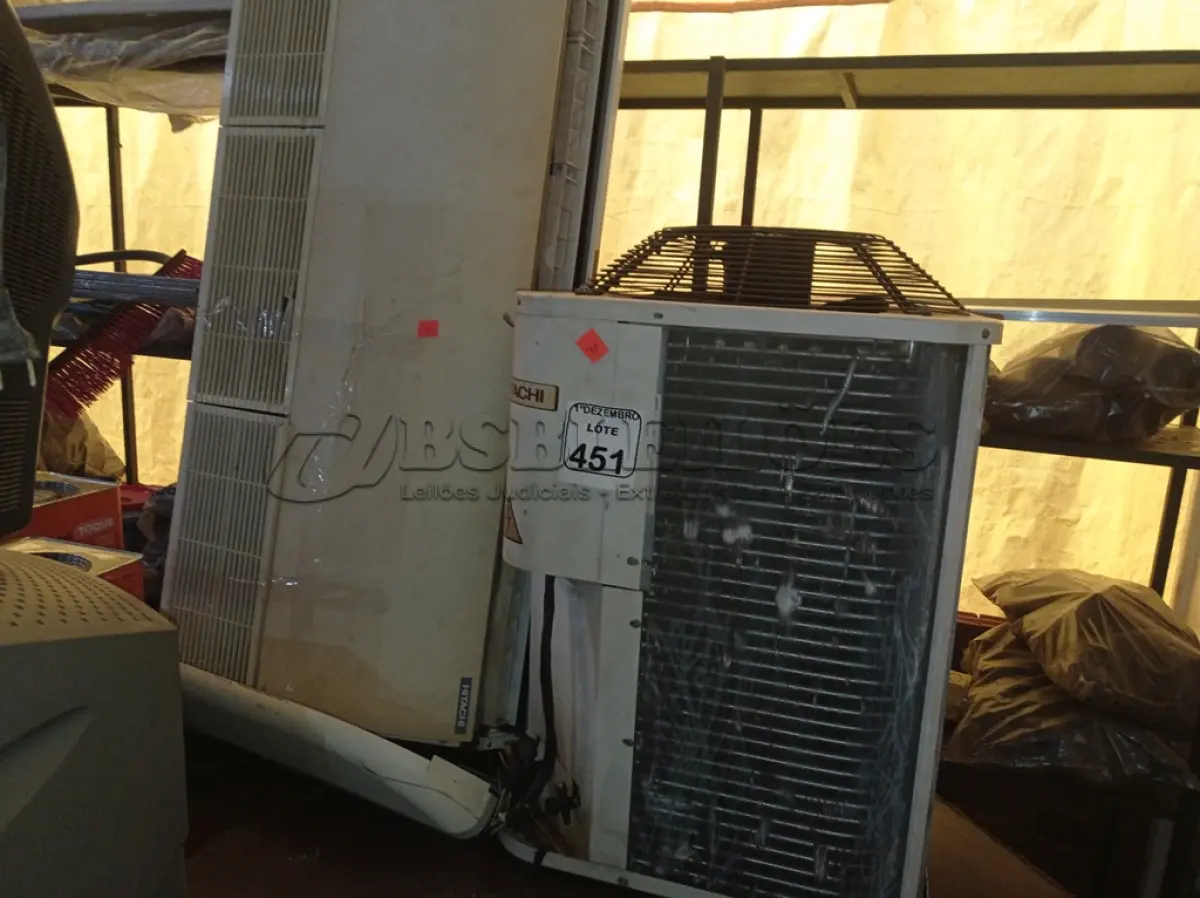 LOTE 451 - 01 CONDENSADORA E 01 EVAPORADORA MARCA HITACHI. (NO ESTADO) ATENÇÃO! FAZER A VISITAÇÃO ANTES DE ARREMATAR, NÃO SABEMOS SE FUNCIONA. LEILÃO NÃO TEM GARANTIA E NEM DEVOLUÇÃO, SUJEITO A POSSÍVEIS AVARIAS VISÍVEIS/OCULTAS E/OU AUSÊNCIA DE COMPONENTES.